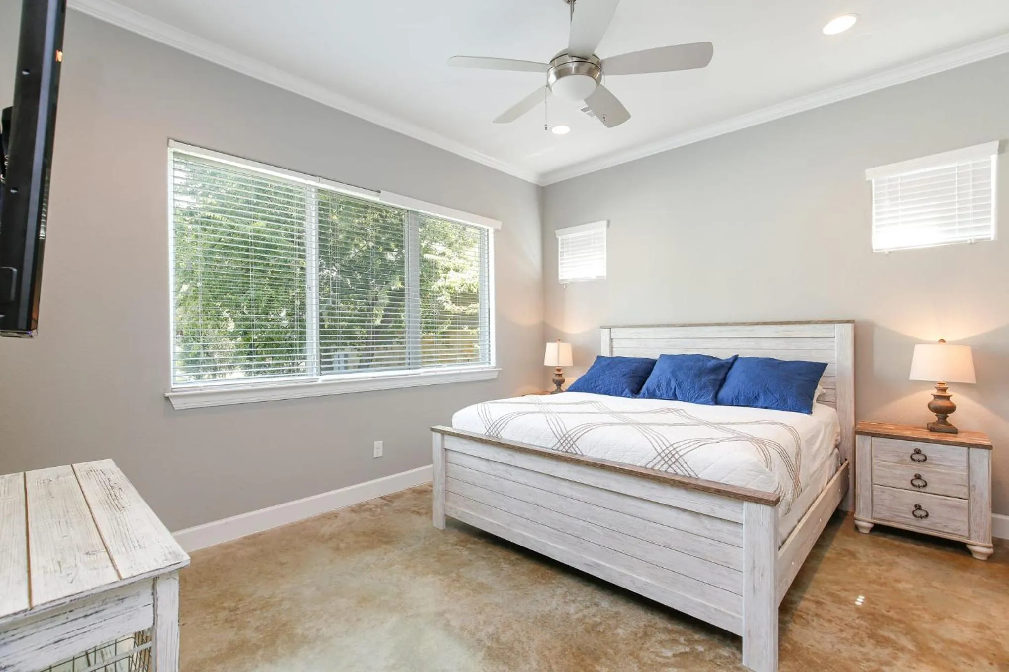 Bed in Luxury Lake LBJ House with Heated Swimming Pool and Spill Over Hot Tub and 2 Boat Slips