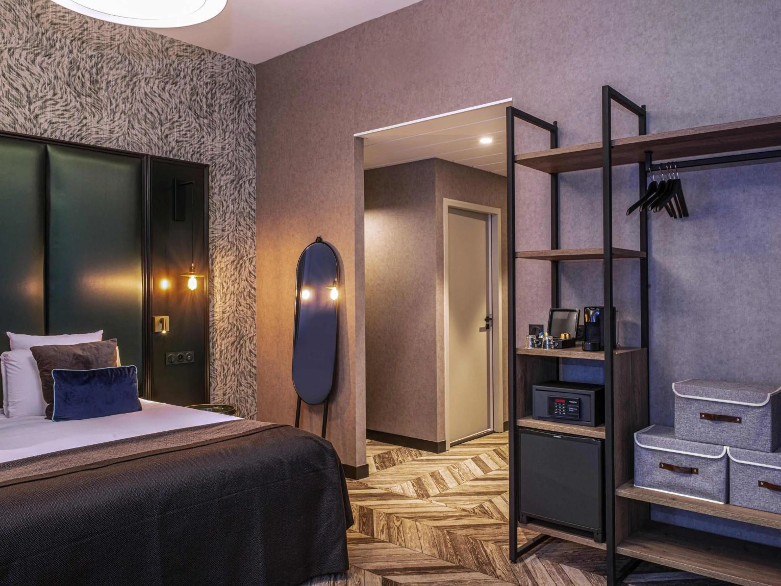 Bedroom, Bed in Mercure Figeac Viguier du Roy