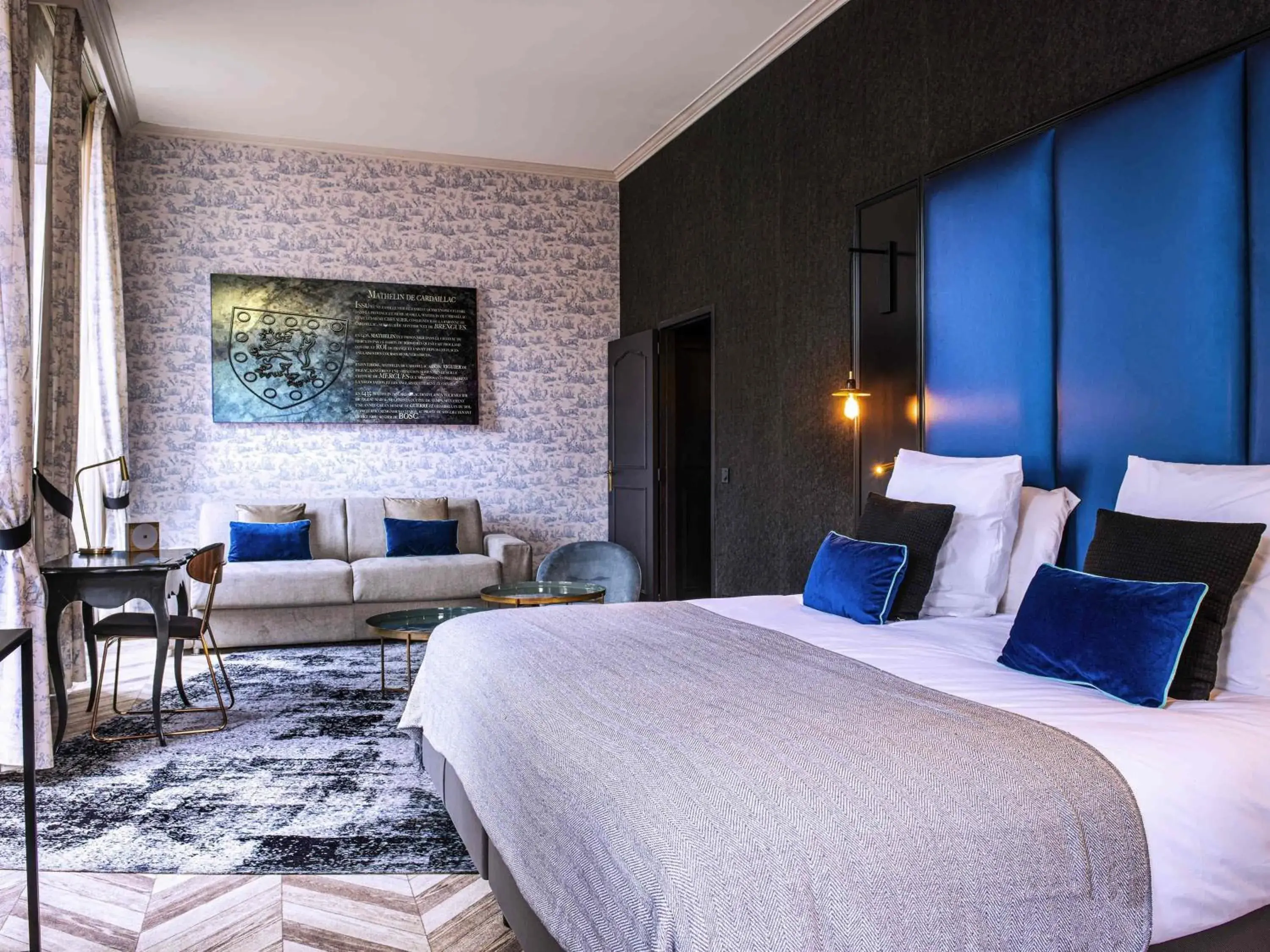 Bedroom, Bed in Mercure Figeac Viguier du Roy Bedroom, Bed in Mercure Figeac Viguier du Roy