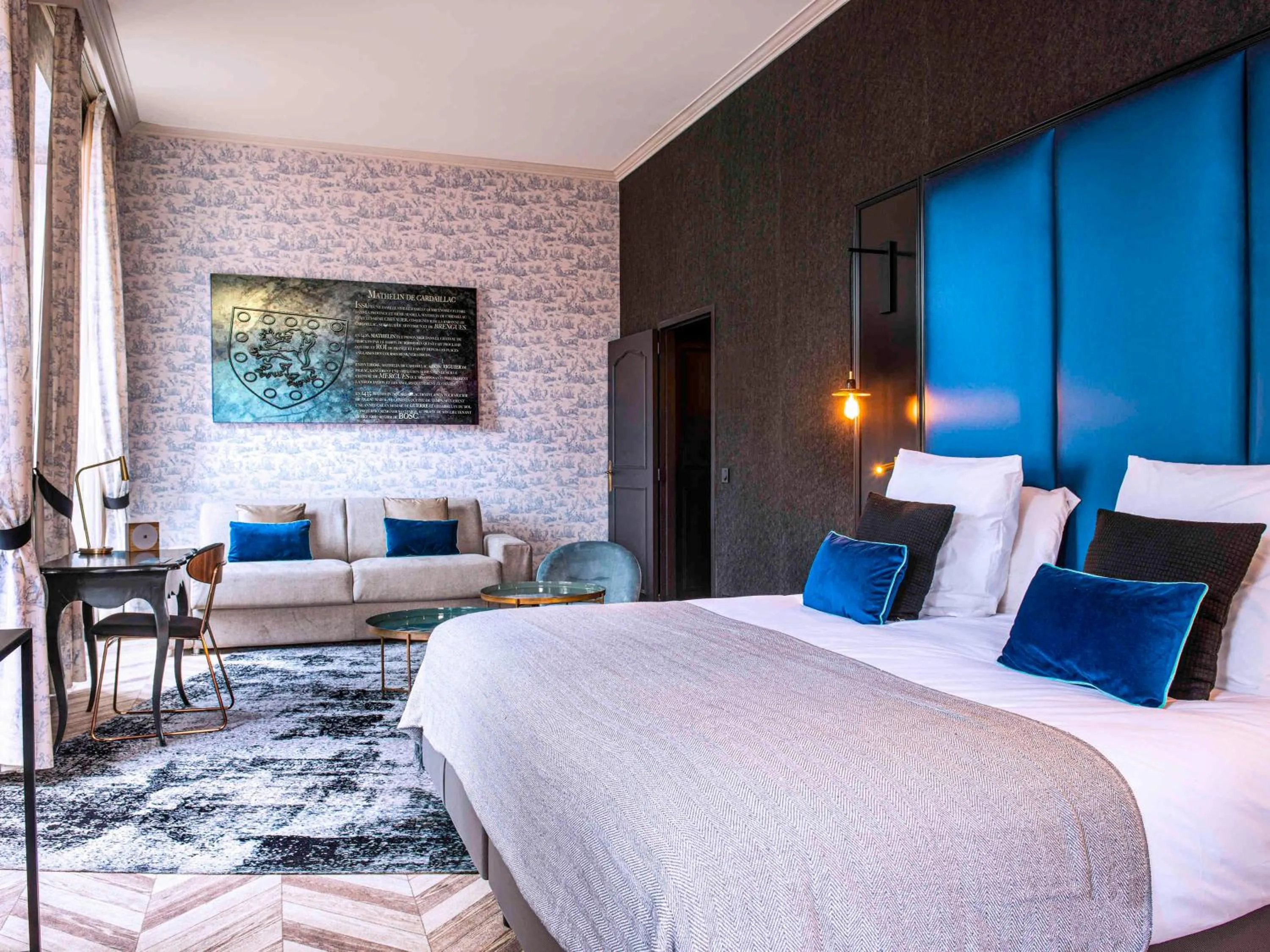 Photo of the whole room, Bed in Mercure Figeac Viguier du Roy