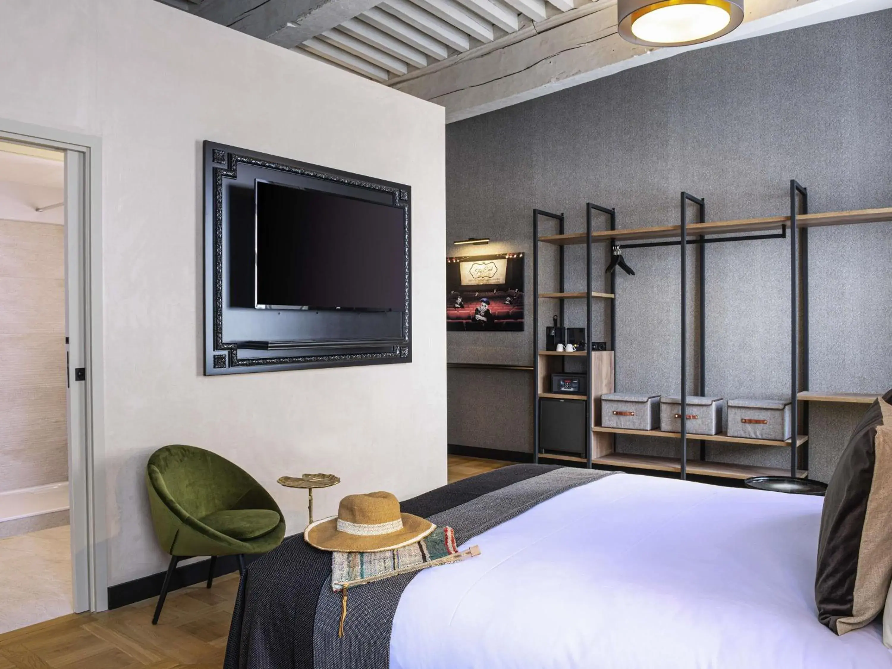 Bedroom, Bed in Mercure Figeac Viguier du Roy Bedroom, Bed in Mercure Figeac Viguier du Roy