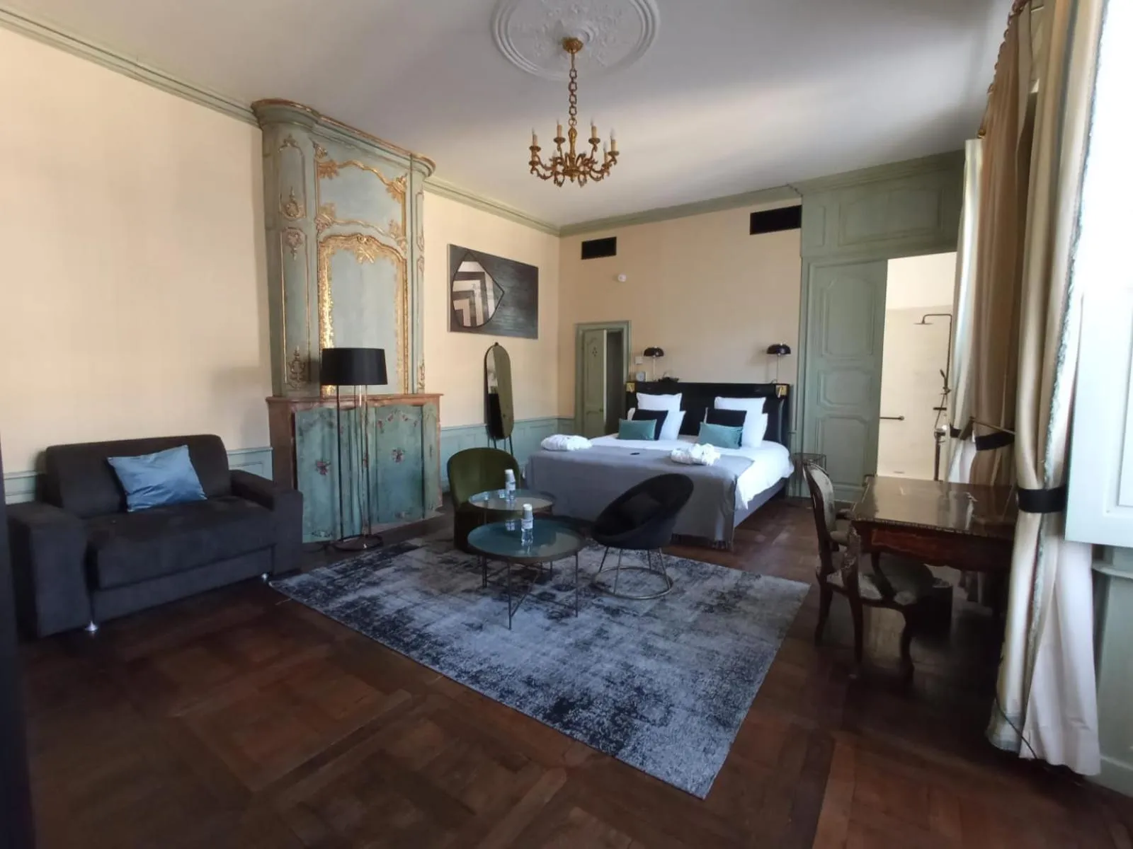 Bed in Mercure Figeac Viguier du Roy