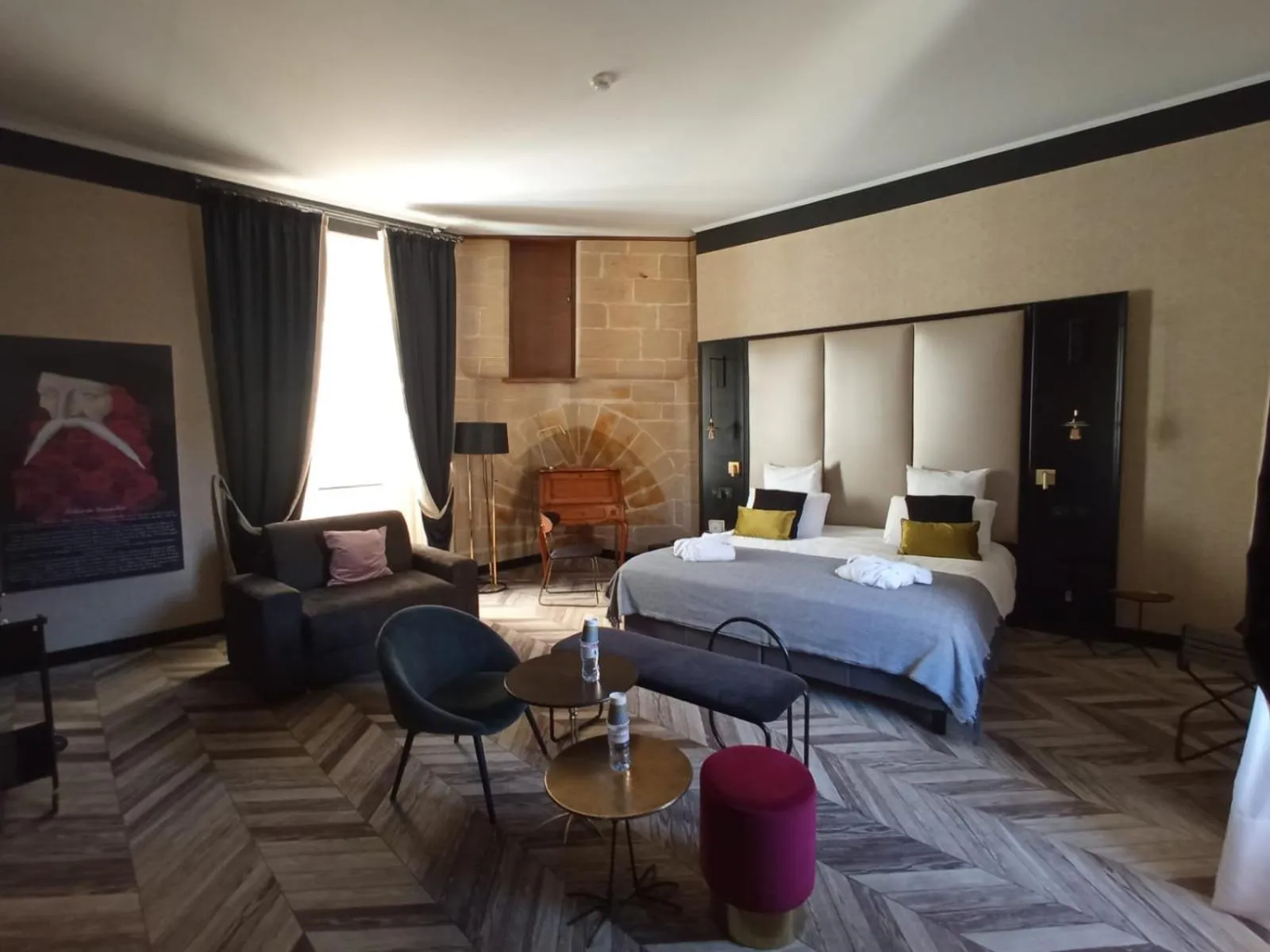 Bed in Mercure Figeac Viguier du Roy