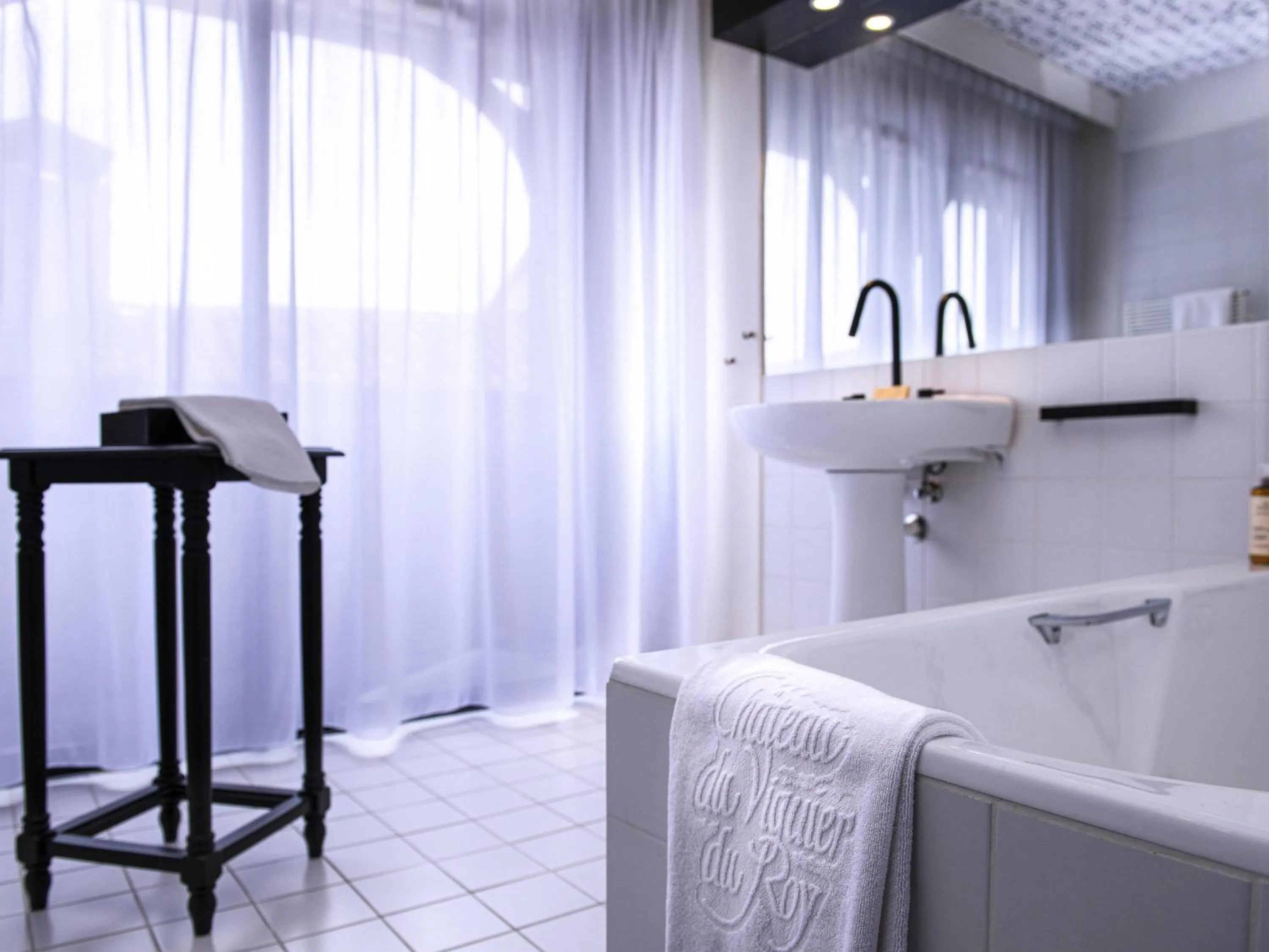 Bedroom in Mercure Figeac Viguier du Roy