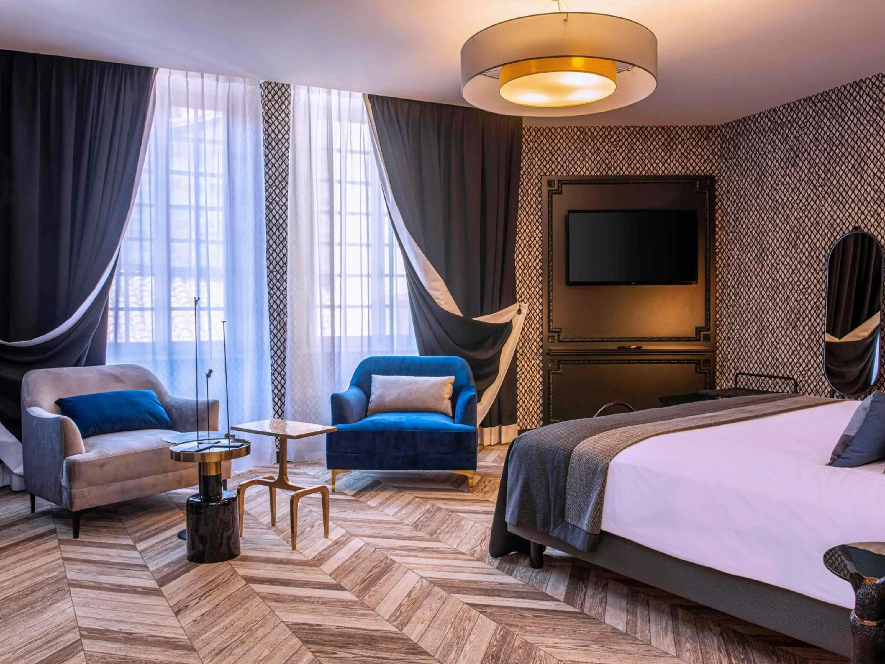 Photo of the whole room, Bed in Mercure Figeac Viguier du Roy