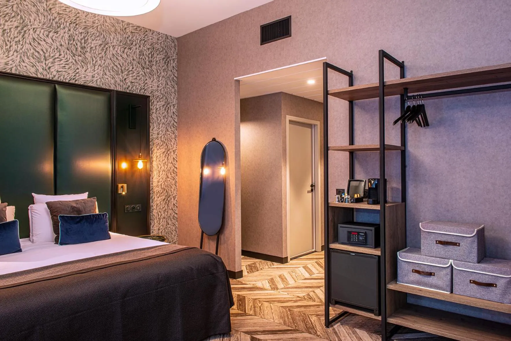 Bed in Mercure Figeac Viguier du Roy