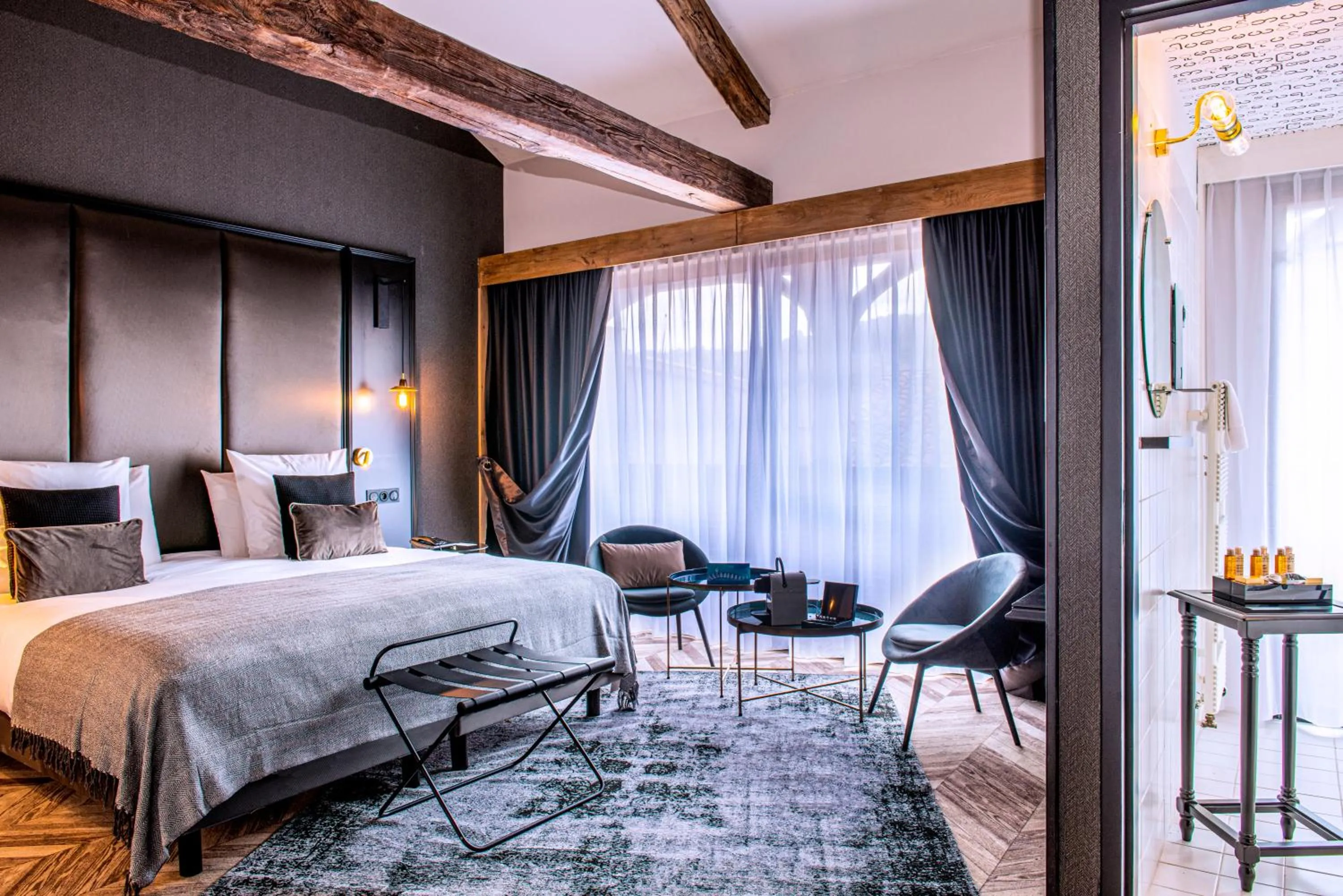 Photo of the whole room, Bed in Mercure Figeac Viguier du Roy