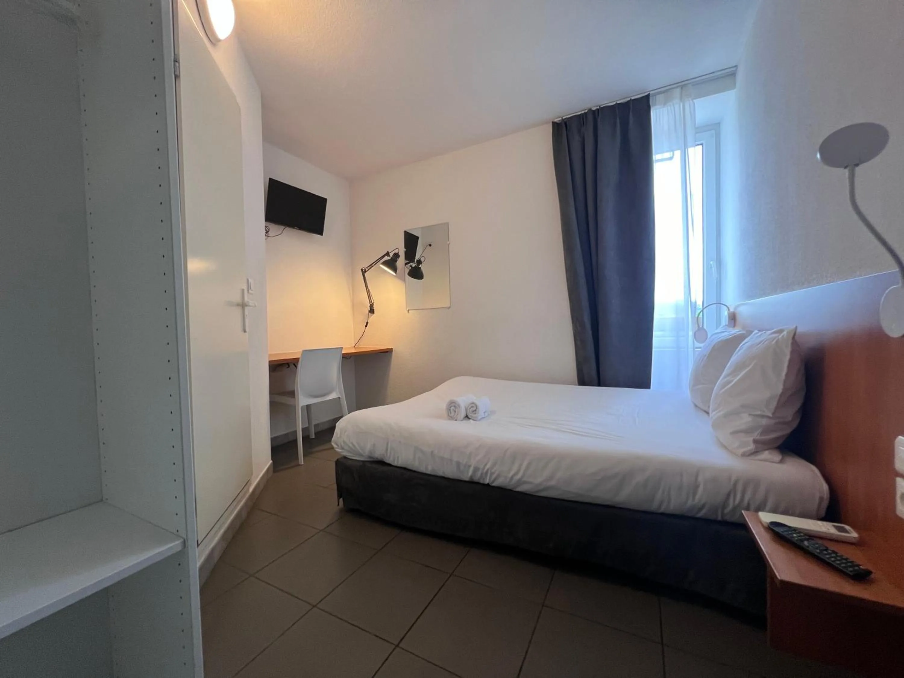 Bed in Hôtel Le Ponson