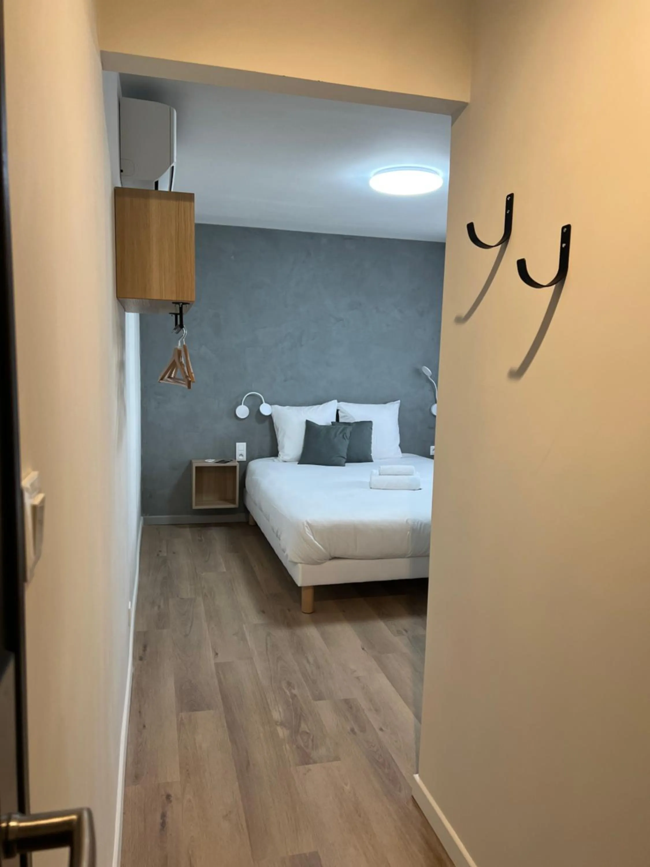 Bed in Hôtel Le Ponson