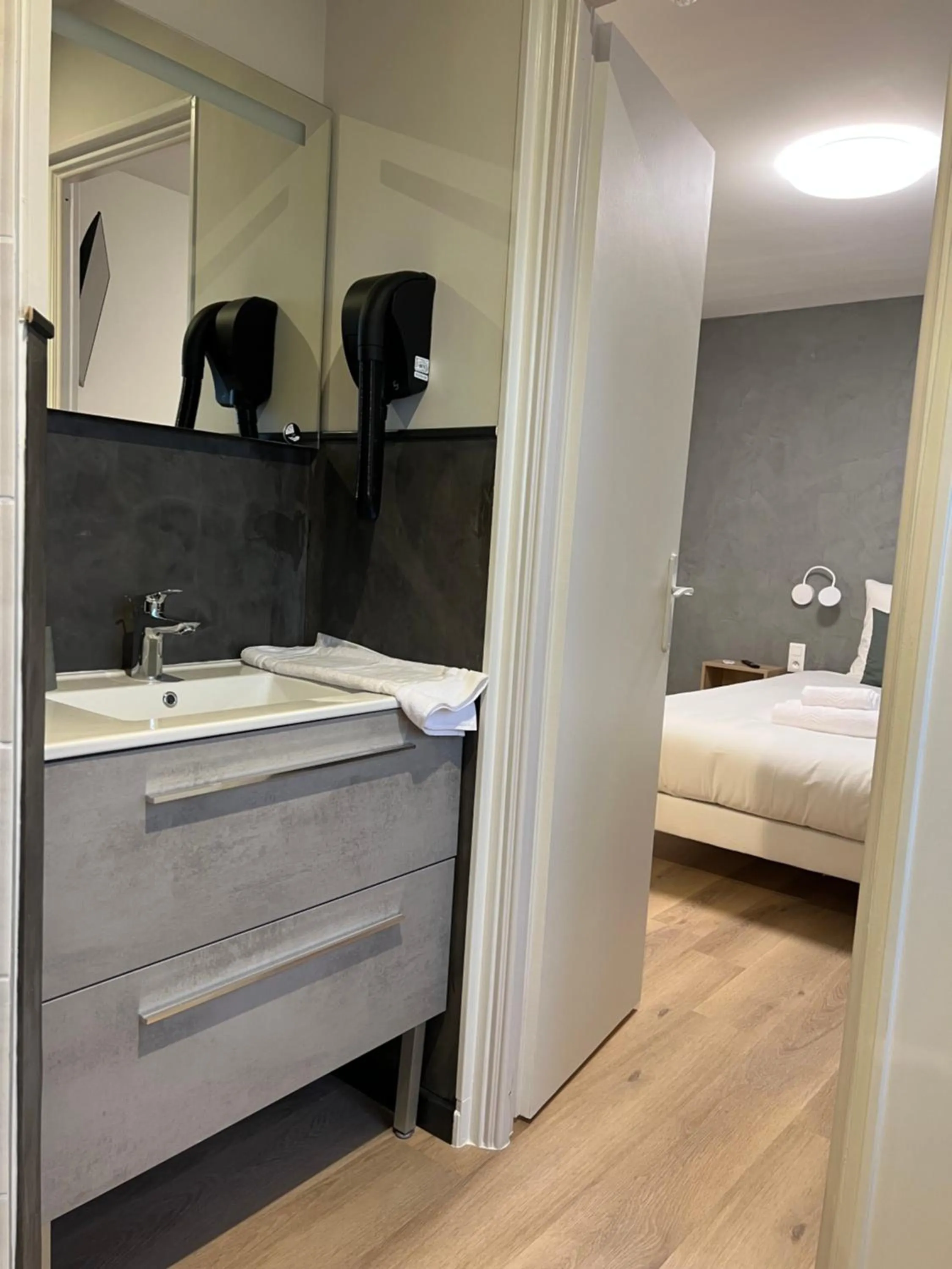 Bed in Hôtel Le Ponson