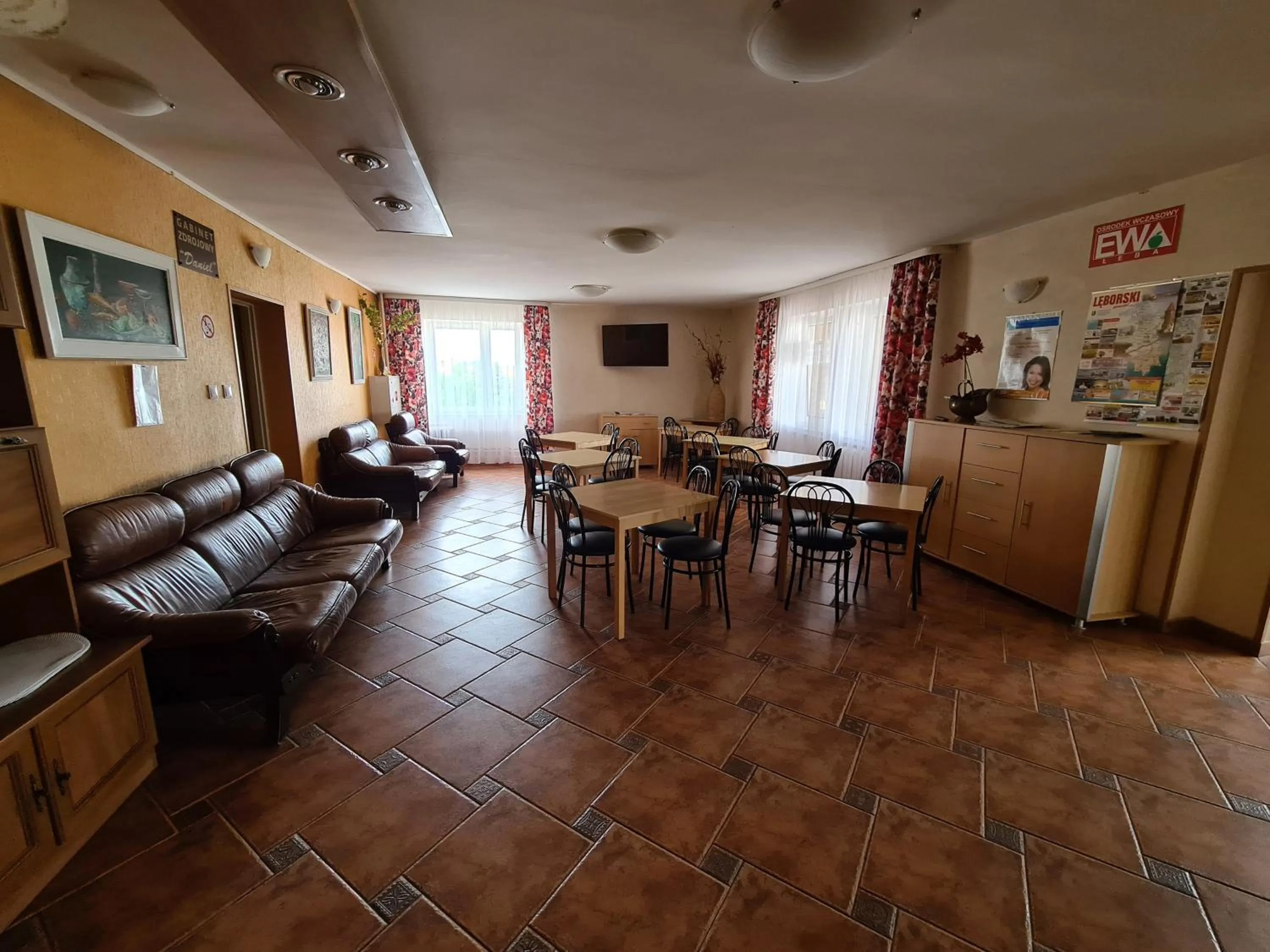 Communal lounge/ TV room in Ośrodek wczasowy Ewa