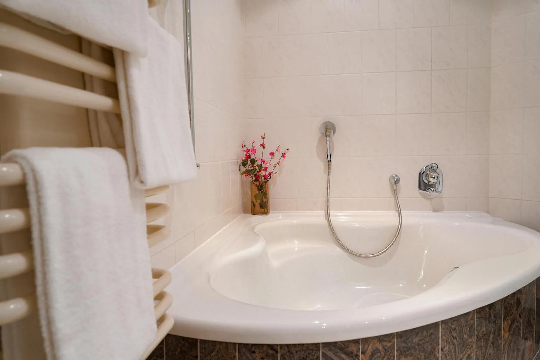 Bath in Boston Hotel HH