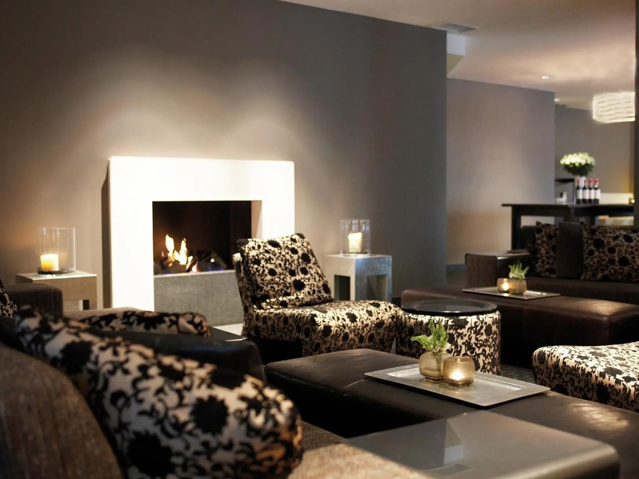 Lounge or bar in Boston Hotel HH Lounge or bar in Boston Hotel HH