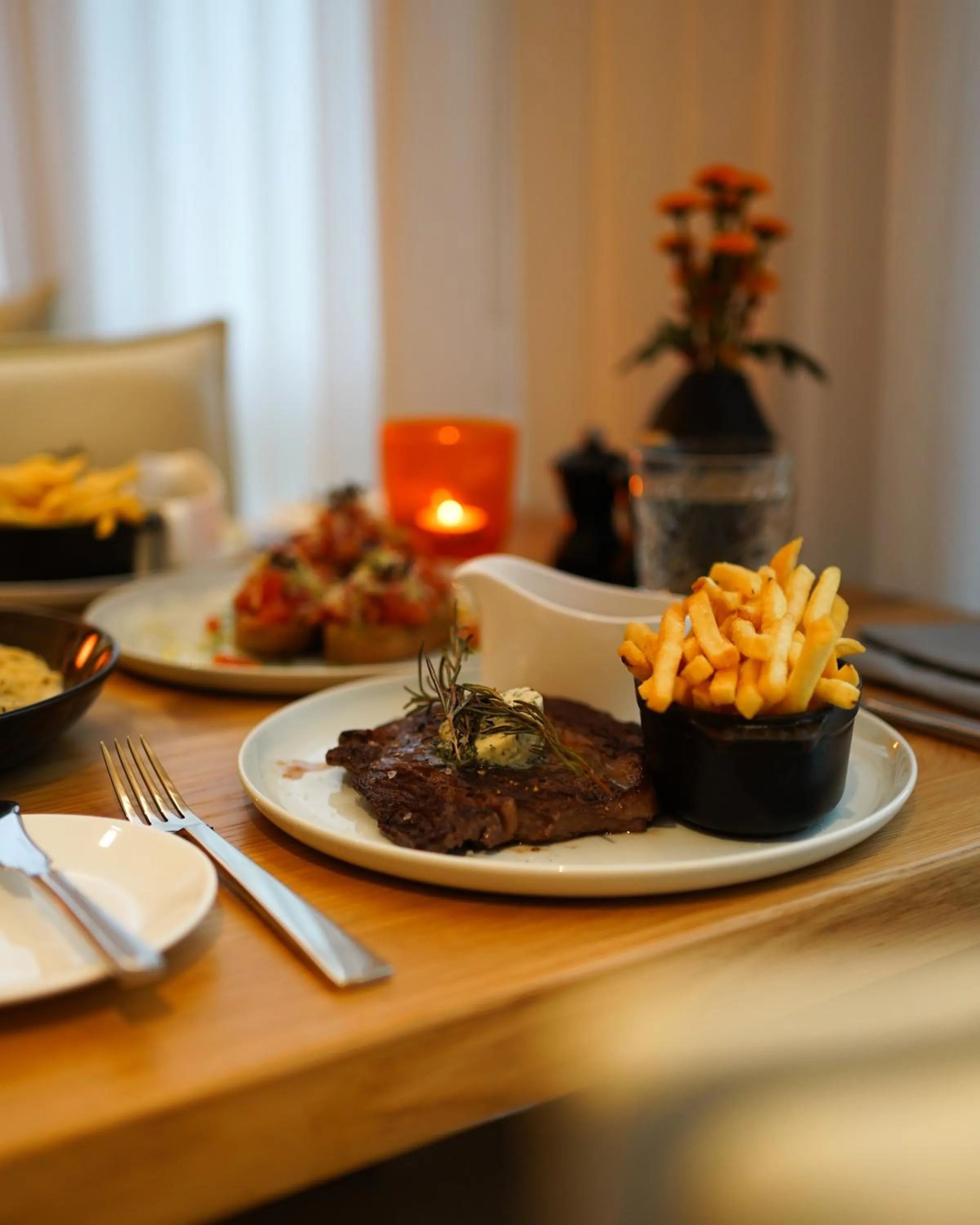 Restaurant/places to eat in Boston Hotel HH