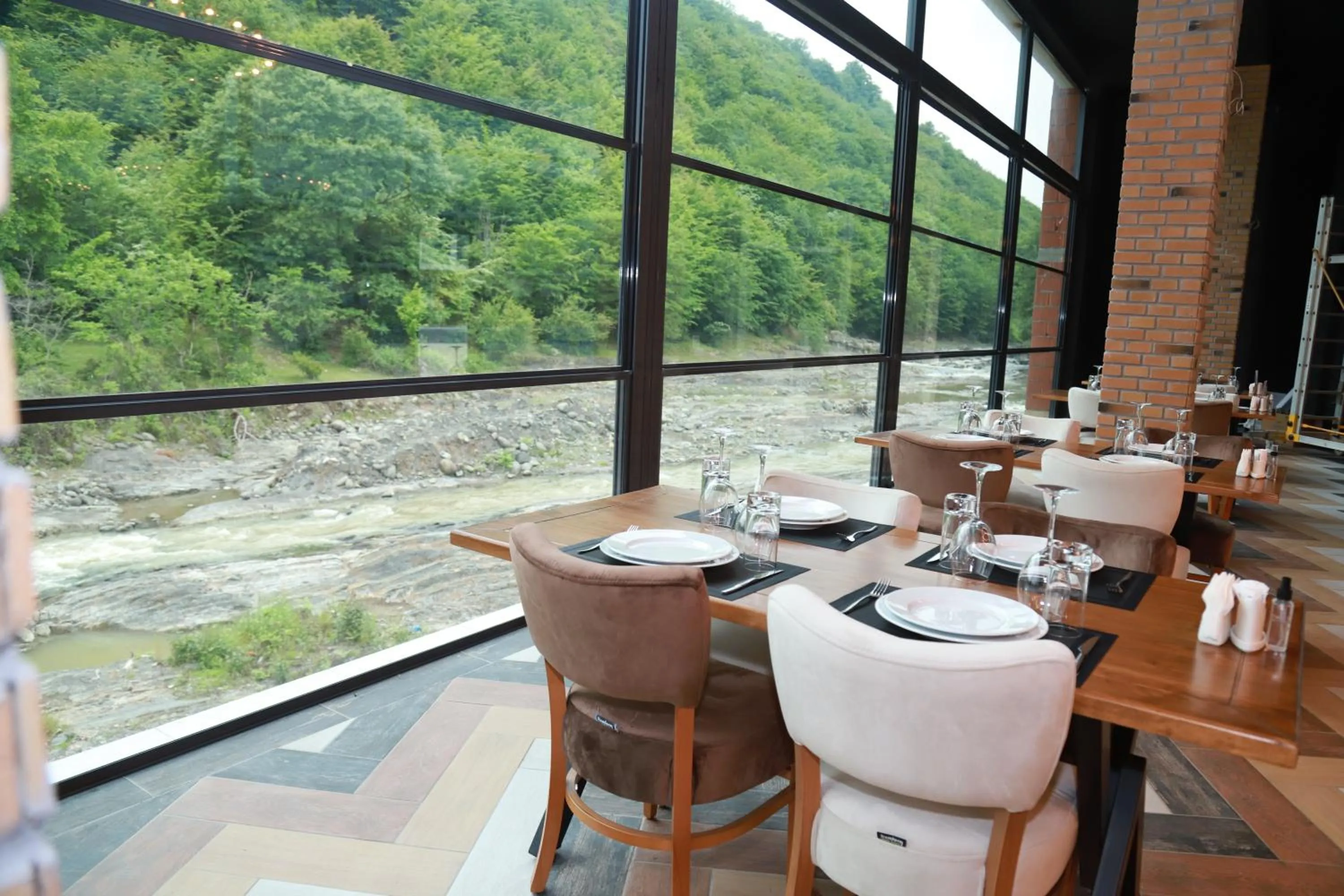 Restaurant/places to eat in Riva Hill Resort Lankaran