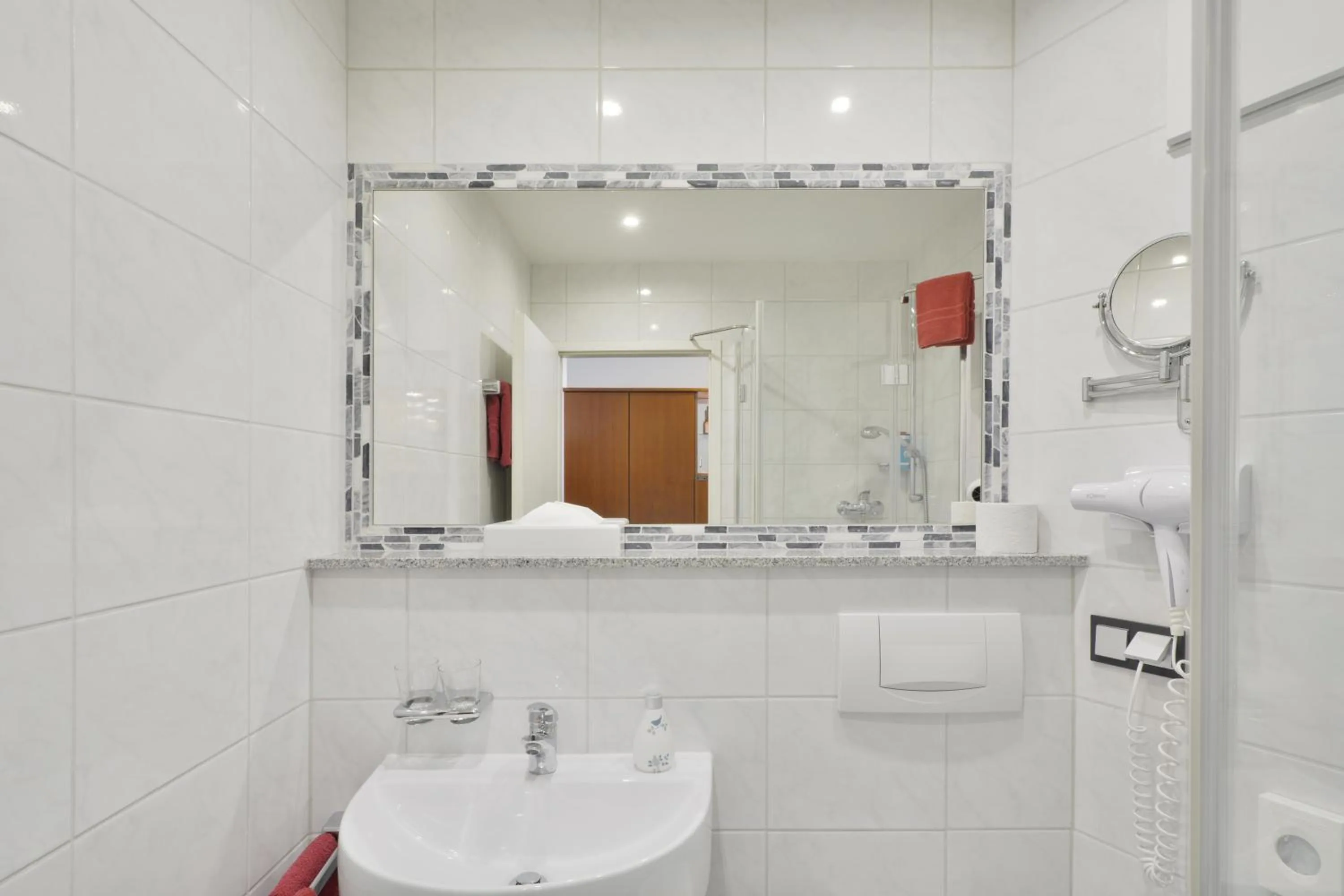 Photo of the whole room in Hotel Engelhorn