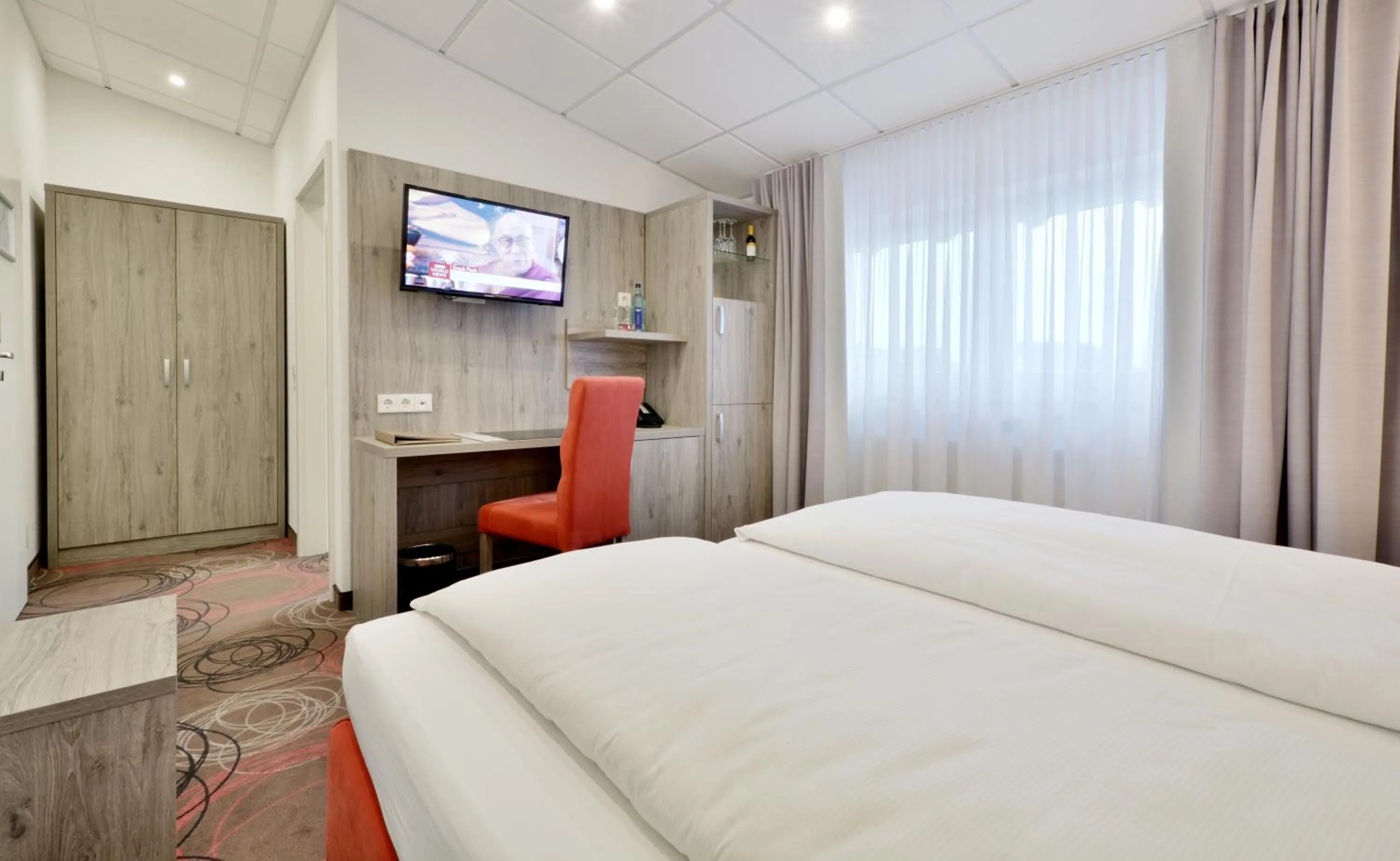 Photo of the whole room, Bed in Hotel Engelhorn