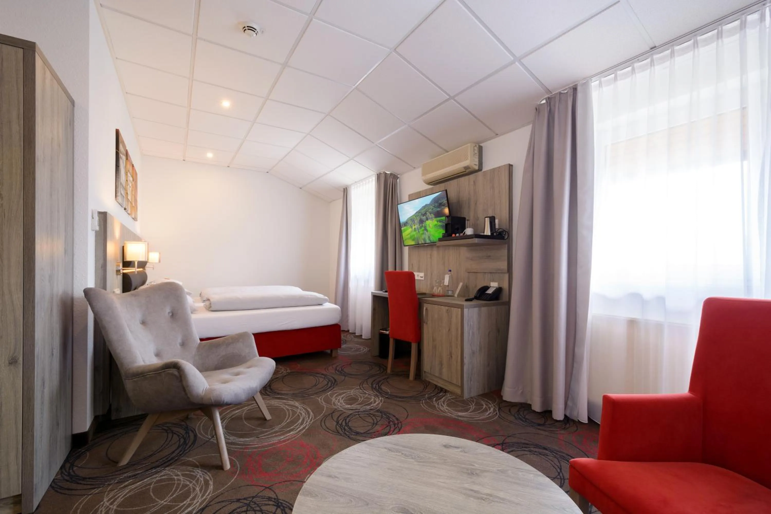 Photo of the whole room, Bed in Hotel Engelhorn