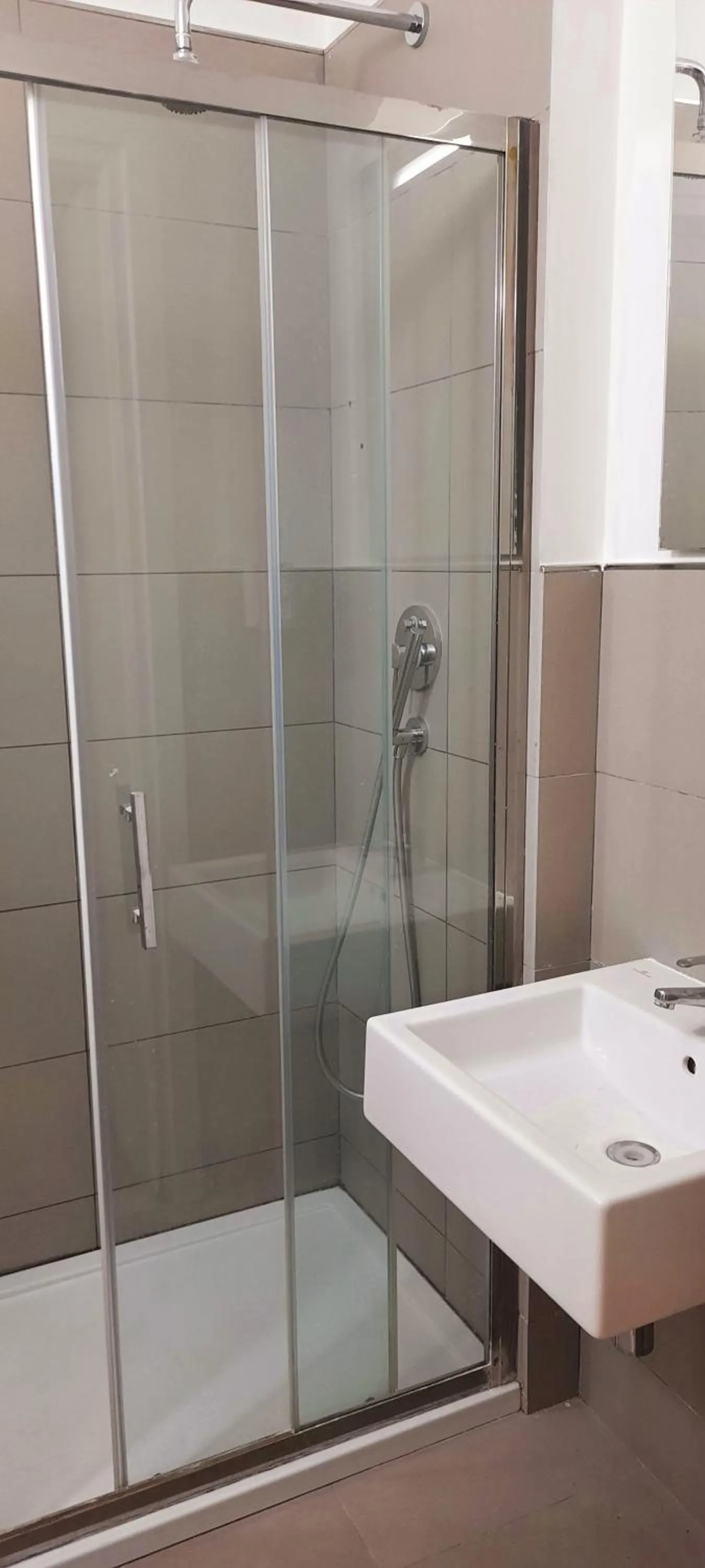 Shower in Anas Prime Place