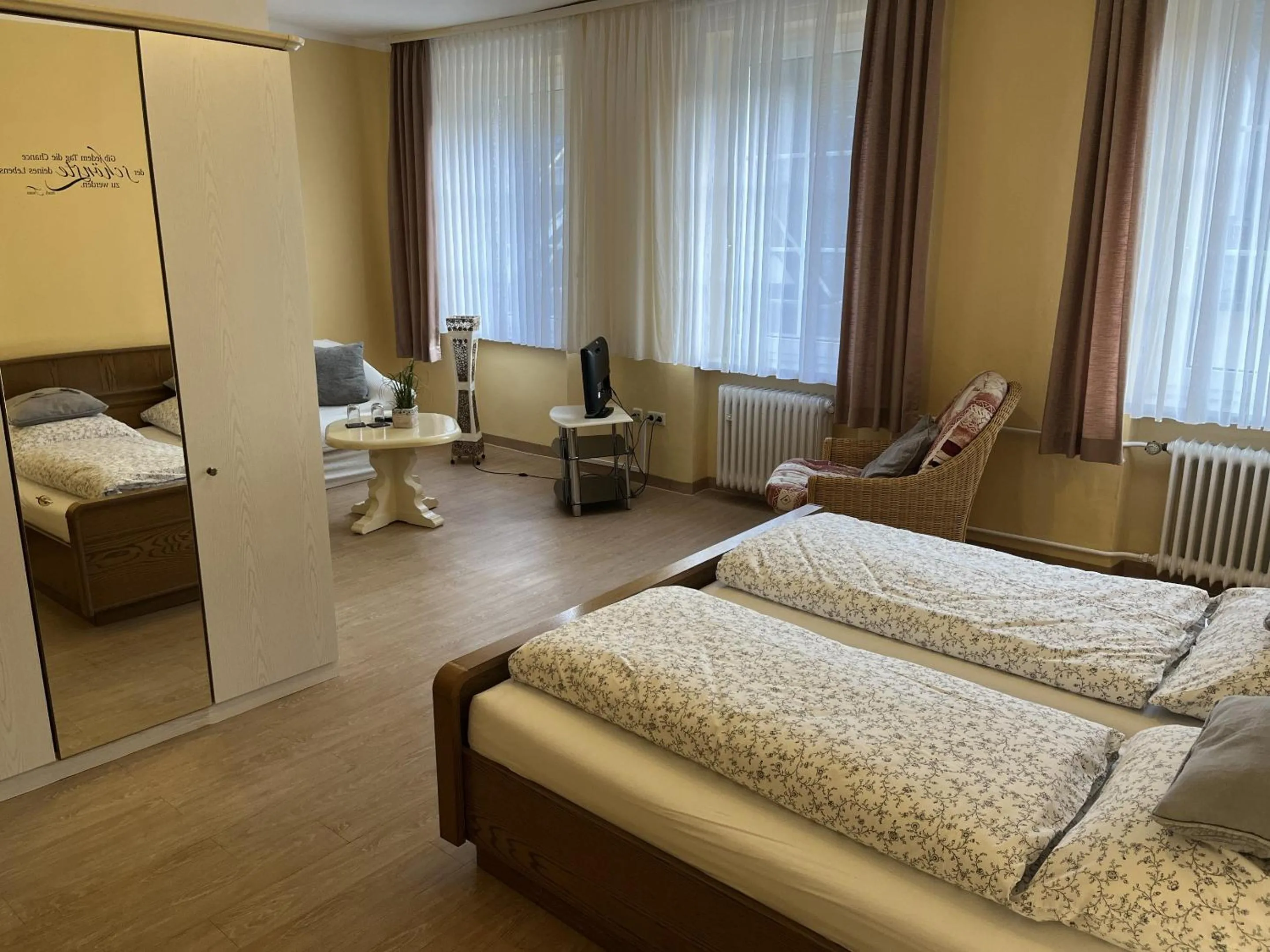 Bedroom, Bed in Hotel Restaurant Zumbusch