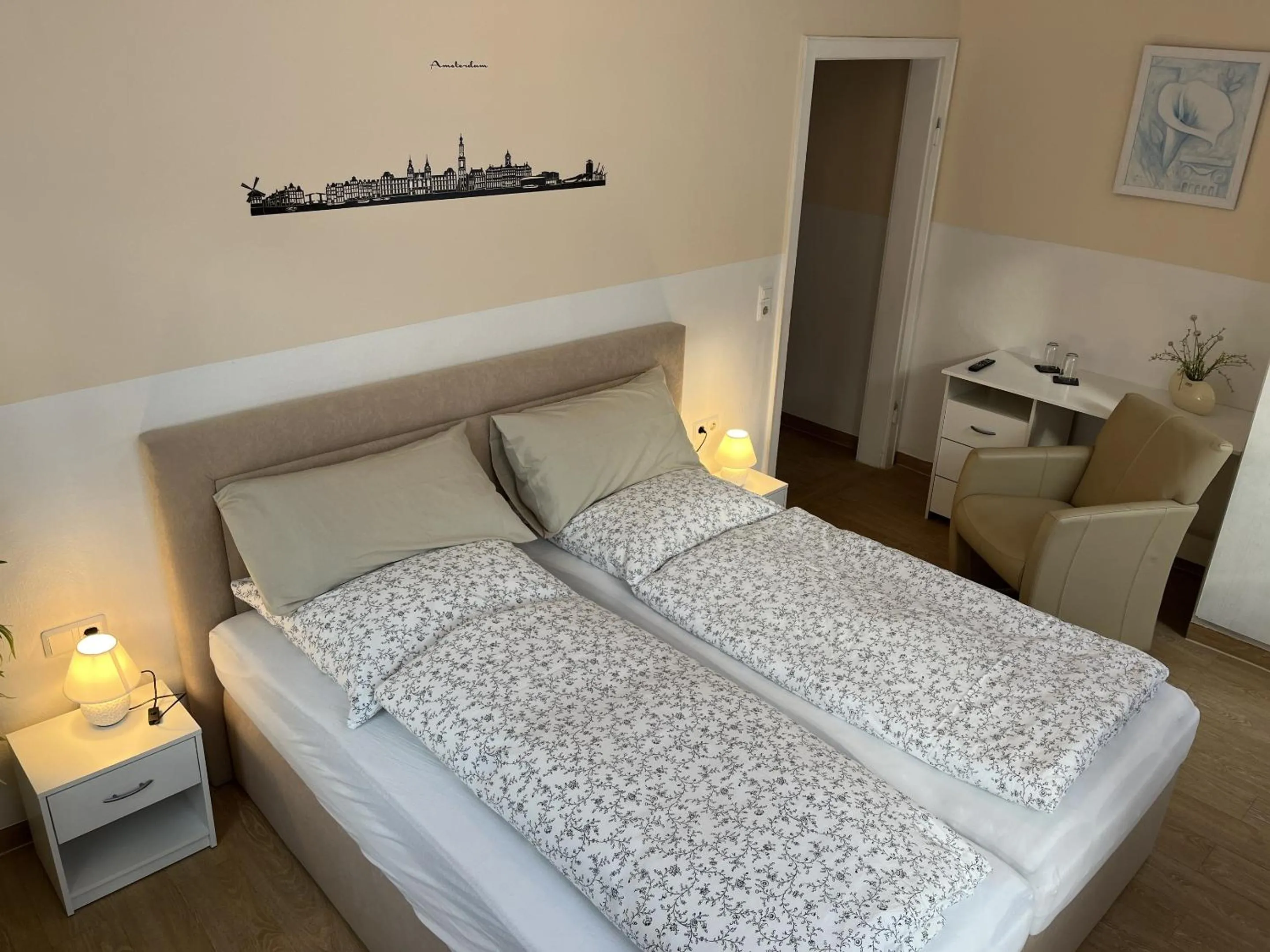 Bedroom, Bed in Hotel Restaurant Zumbusch