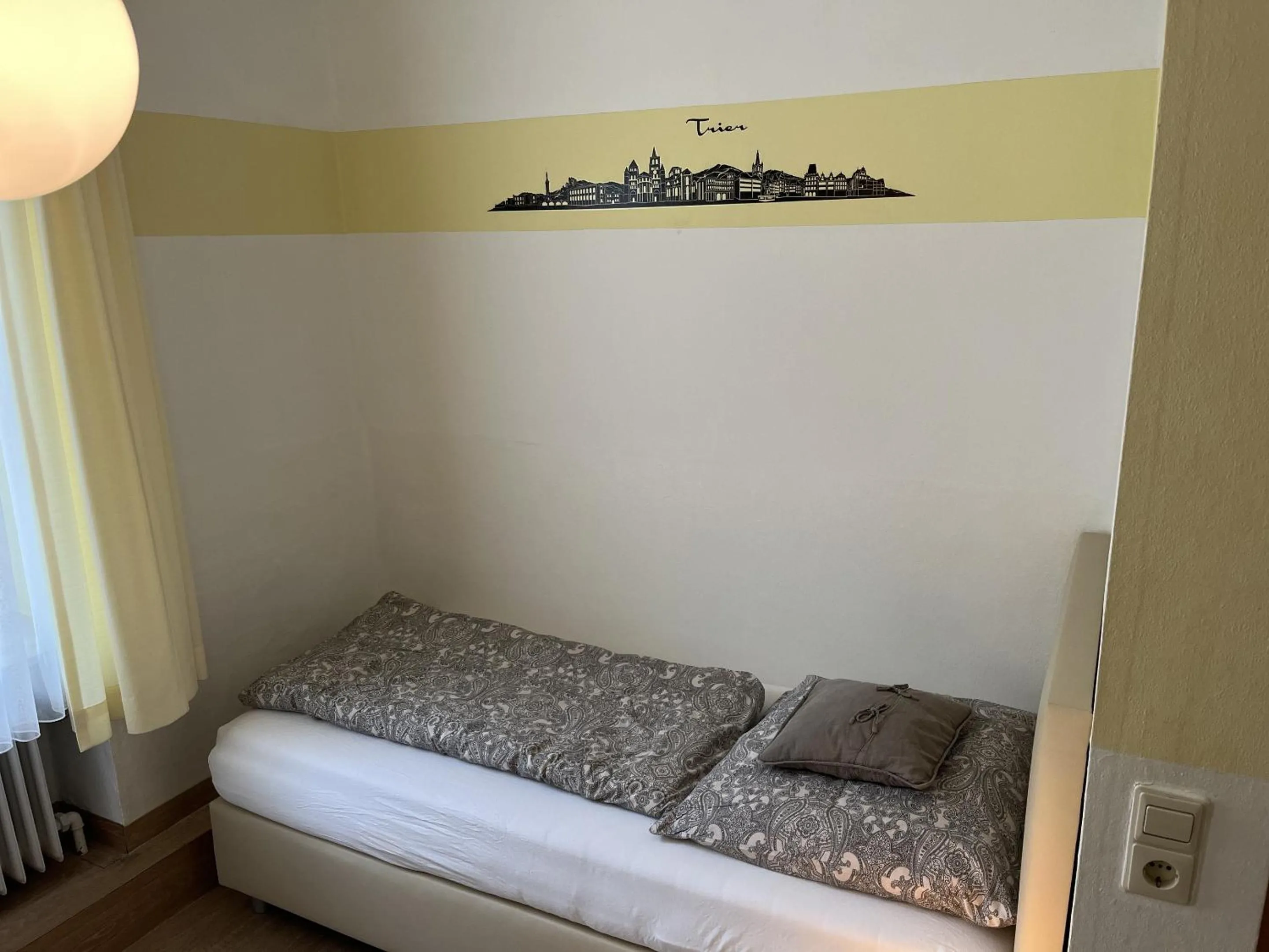 Bedroom, Bed in Hotel Restaurant Zumbusch