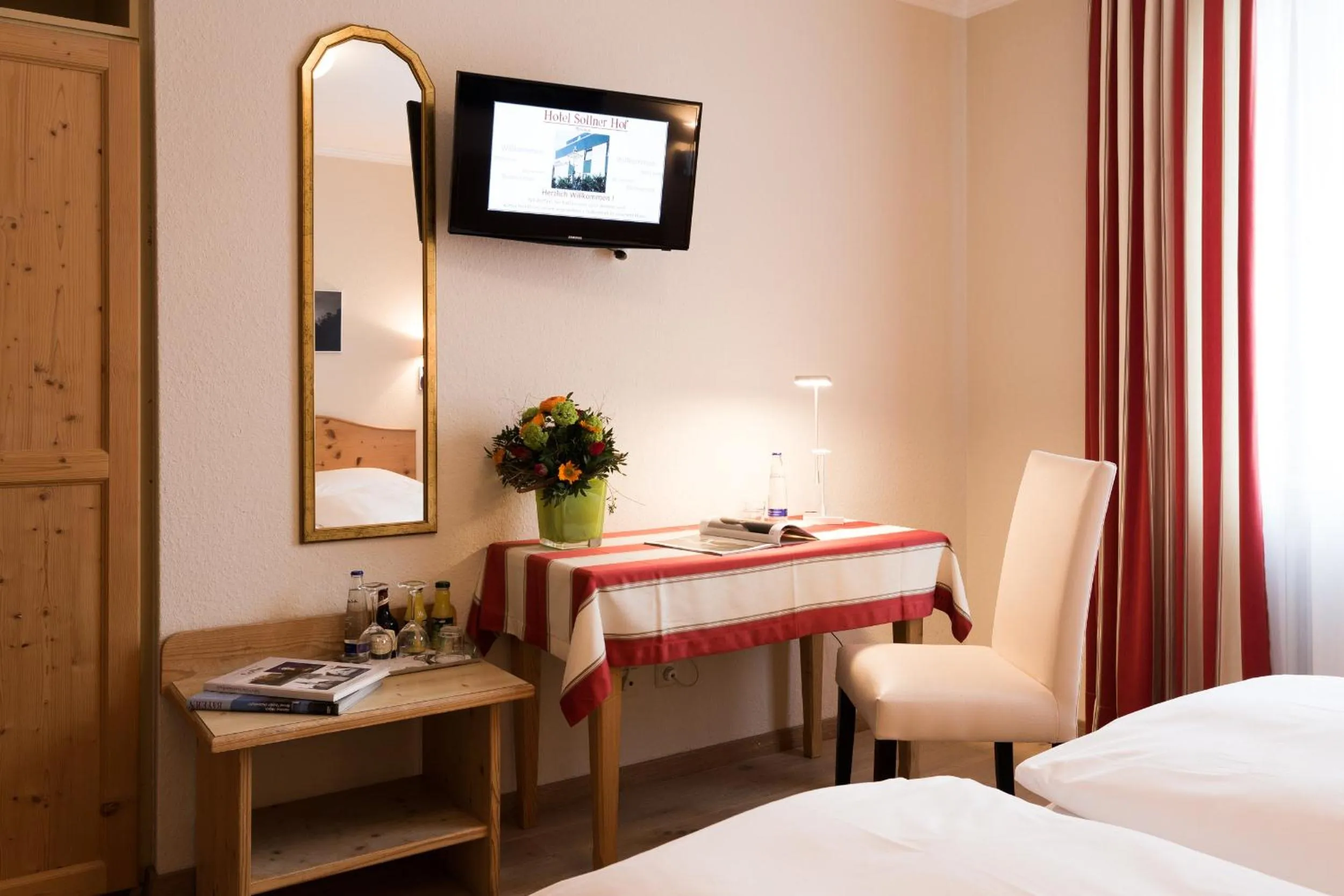 Photo of the whole room, Bed in Hotel Sollner Hof