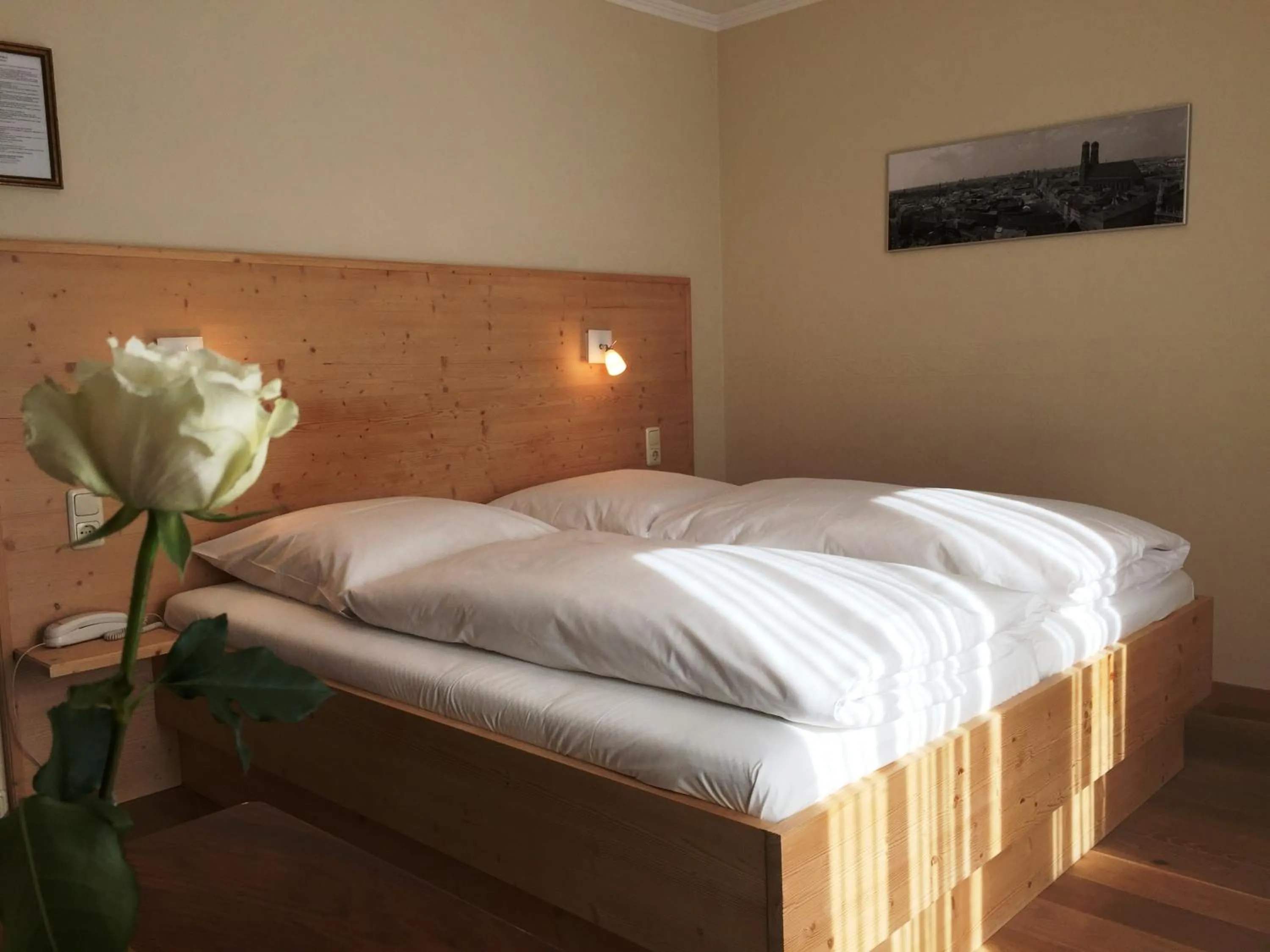 Bed in Hotel Sollner Hof