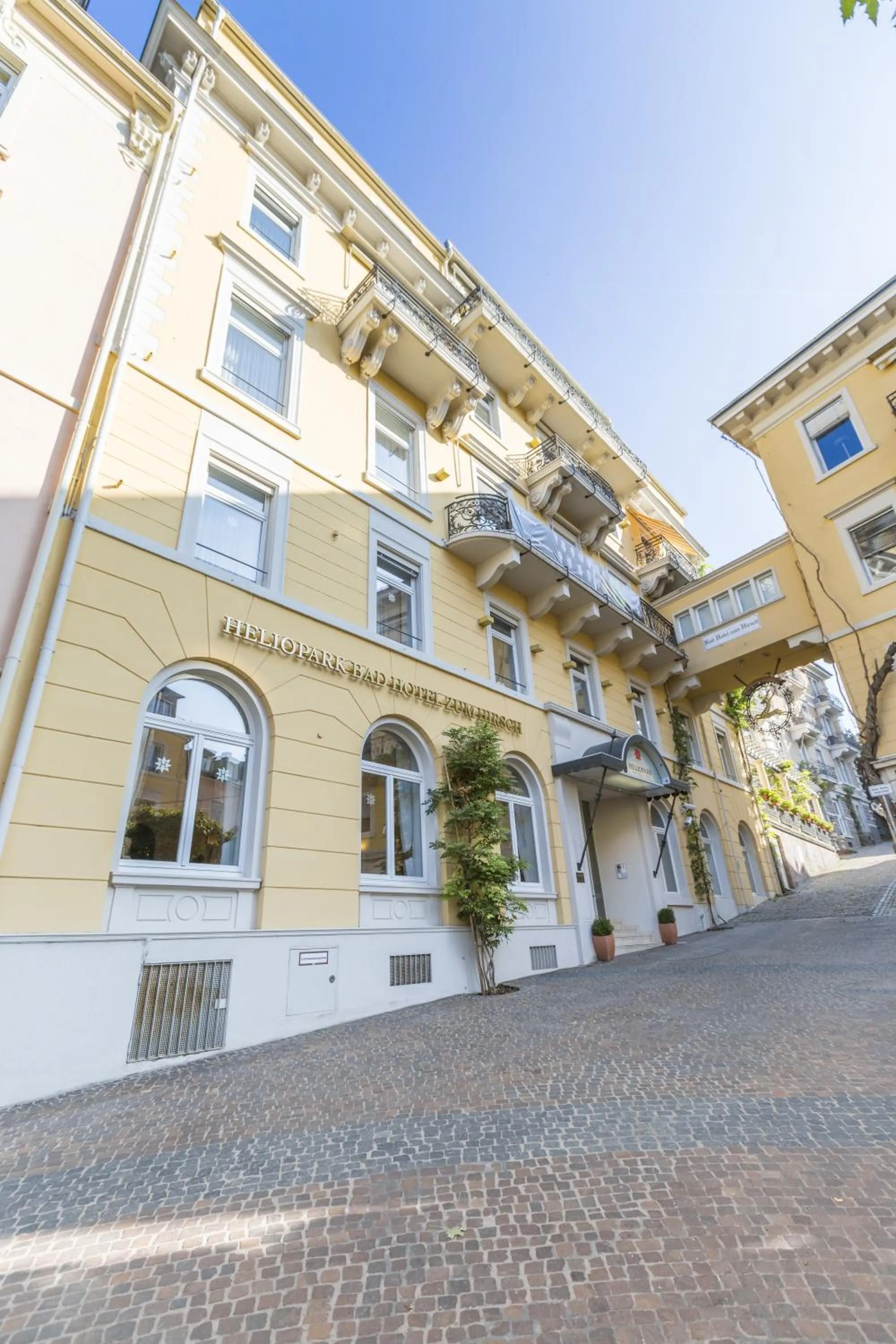 Facade/entrance in HELIOPARK Bad Hotel Zum Hirsch