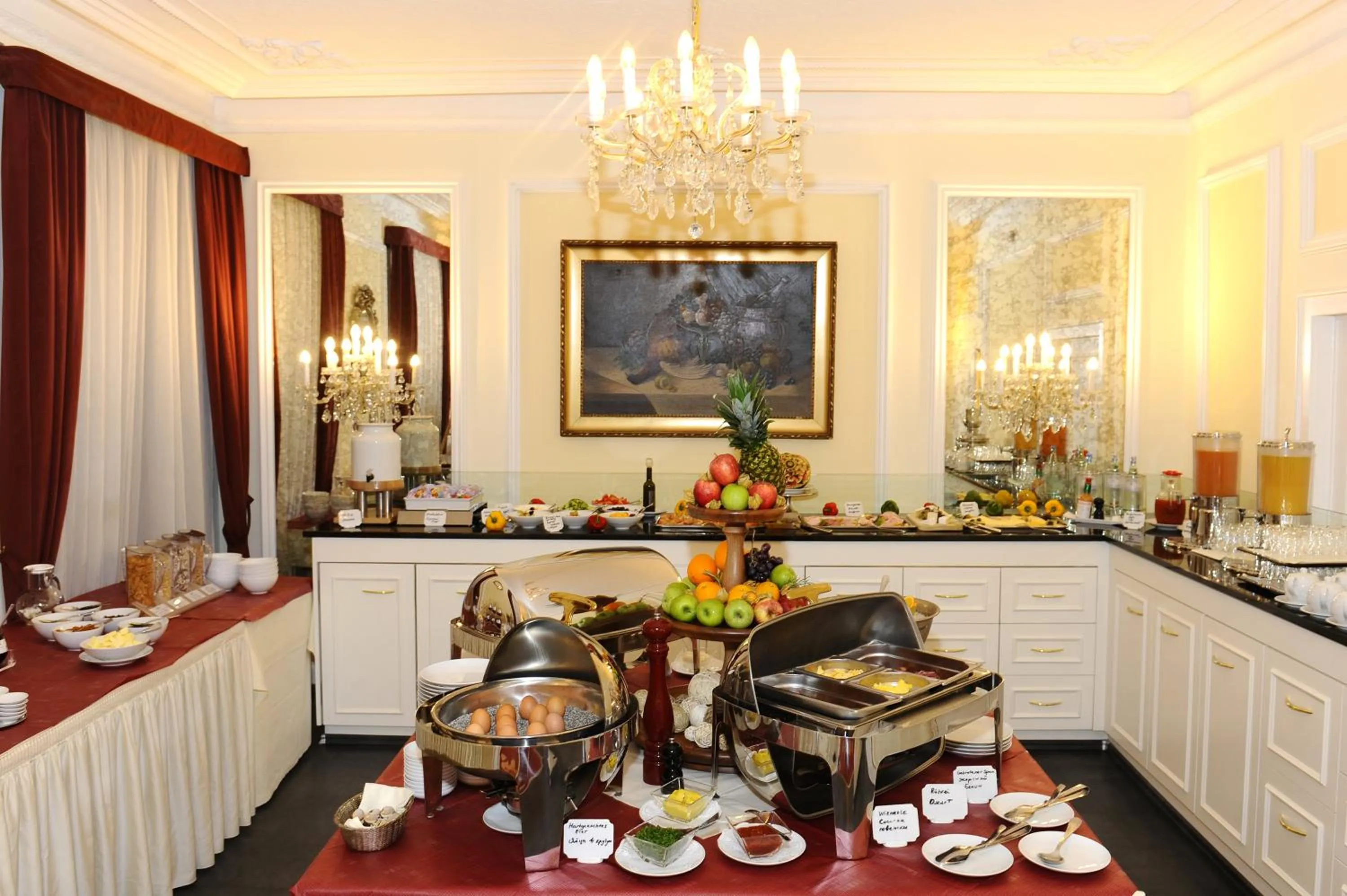 Food in HELIOPARK Bad Hotel Zum Hirsch