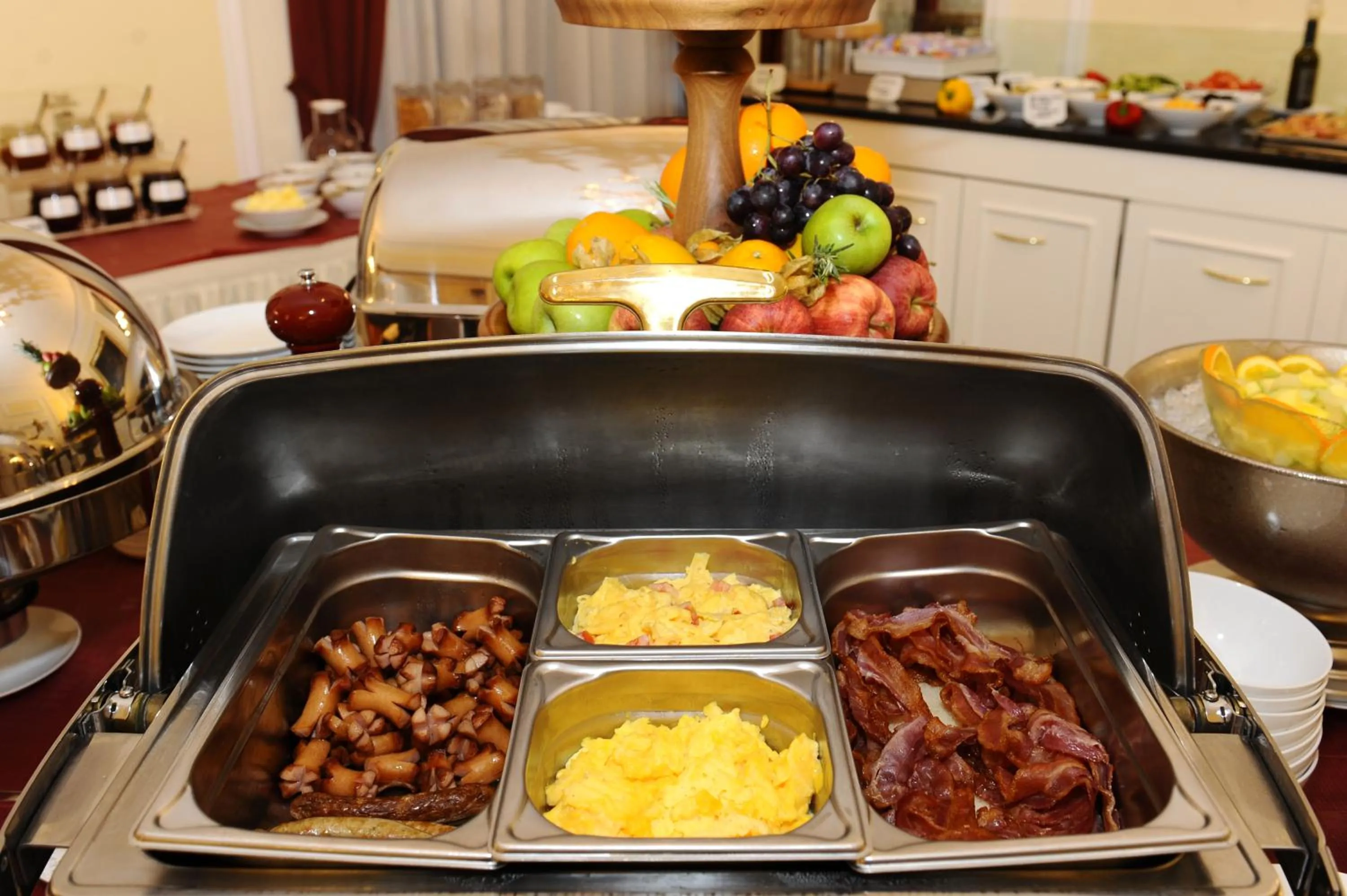 Food in HELIOPARK Bad Hotel Zum Hirsch