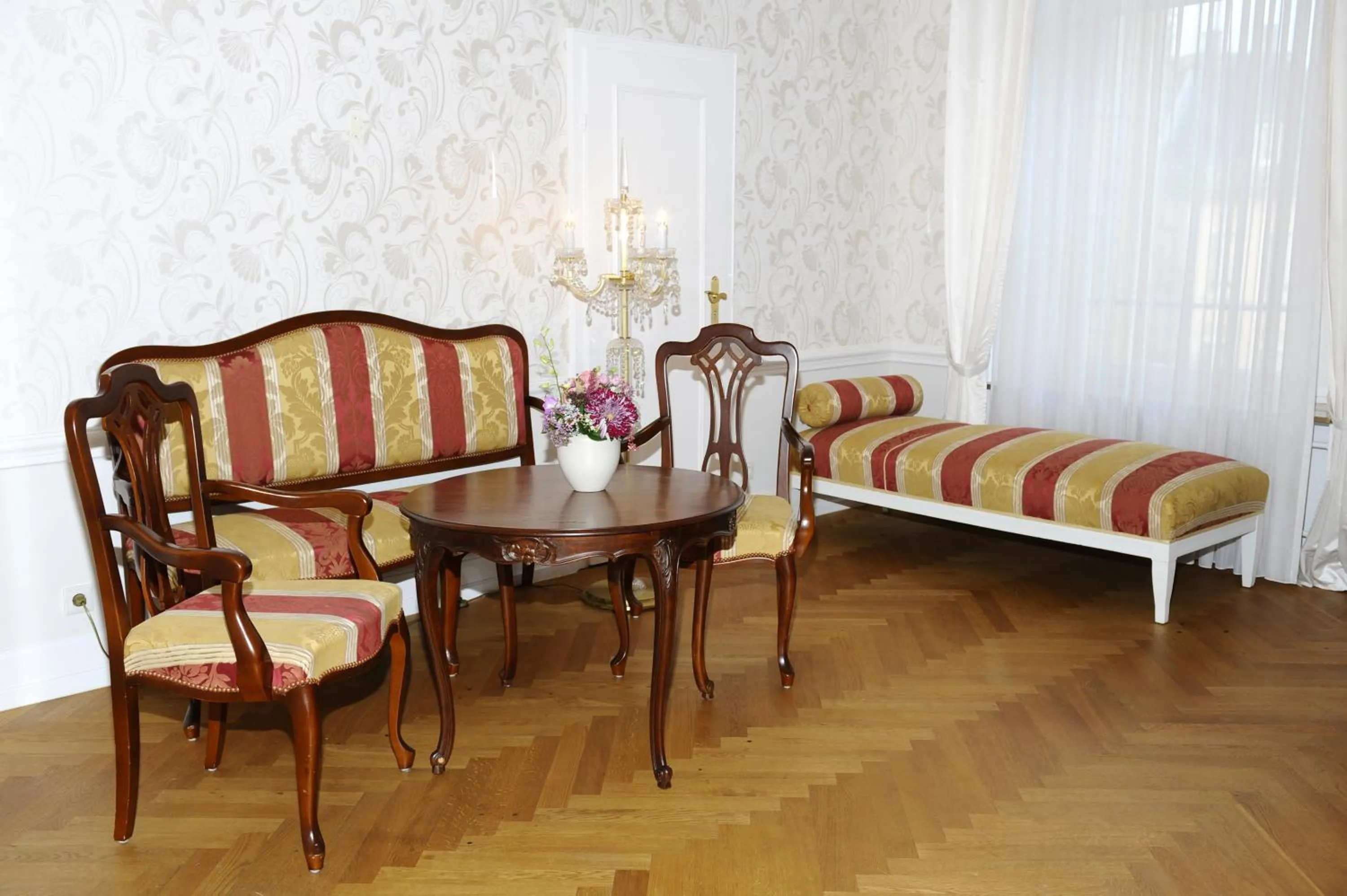 Living room in HELIOPARK Bad Hotel Zum Hirsch