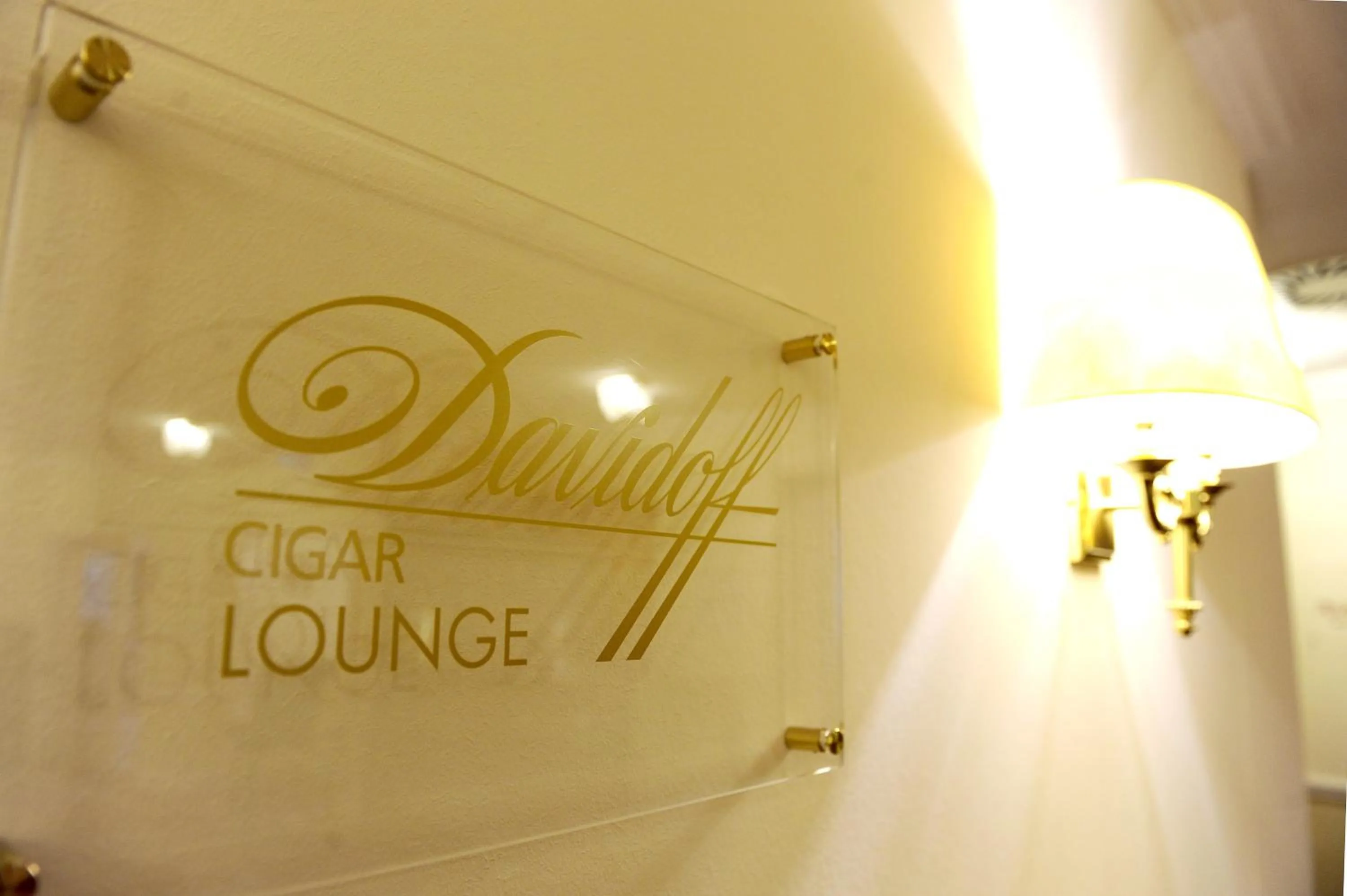 Lounge or bar in HELIOPARK Bad Hotel Zum Hirsch