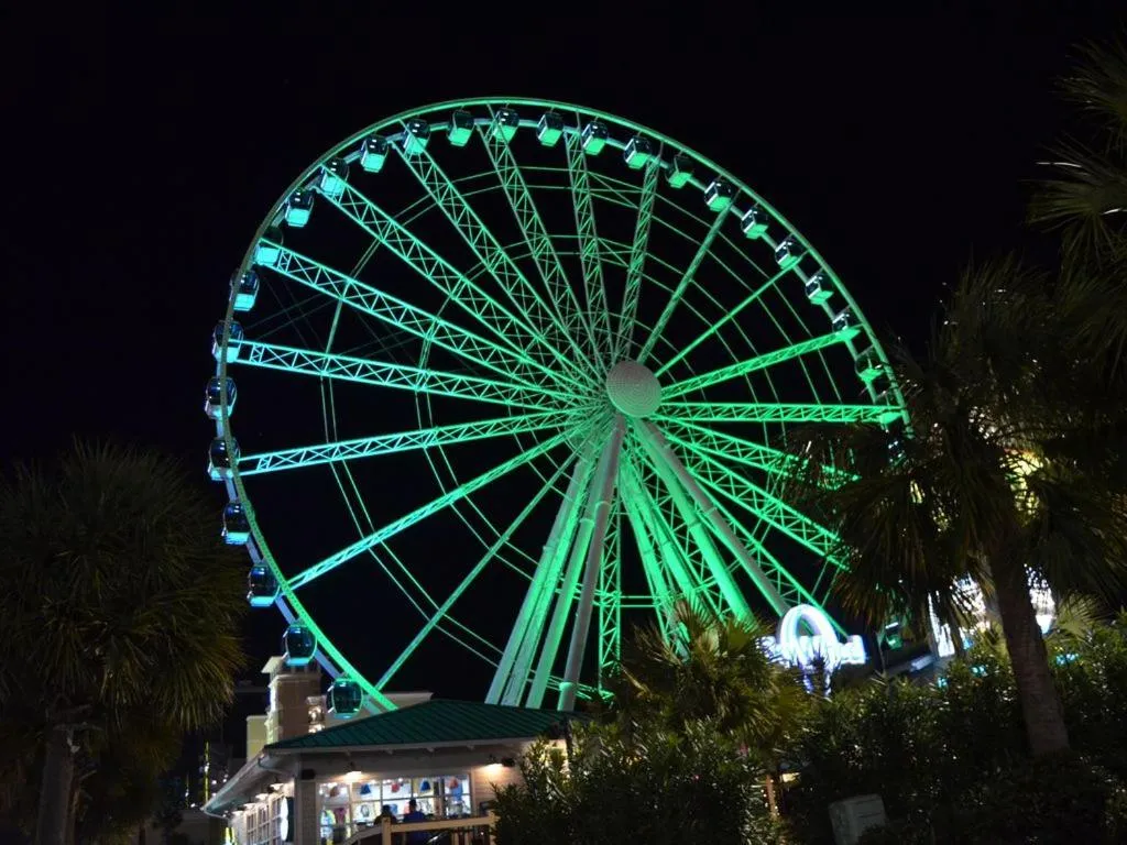 Night in Luxury 2 bedroom 2 bathroom Ocean Front Condo on the 12th floor for 8