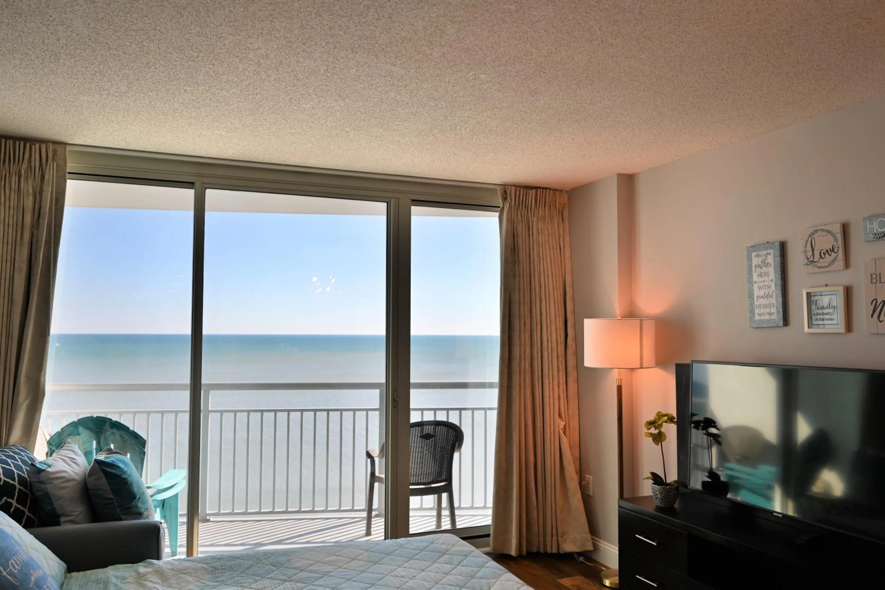 Natural landscape in Luxury 2 bedroom 2 bathroom Ocean Front Condo on the 12th floor for 8