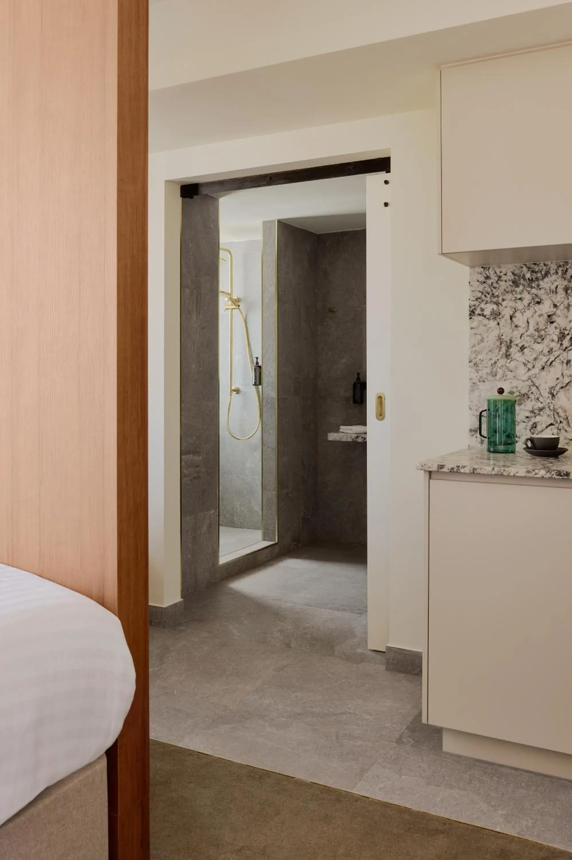 Bathroom, Bed in Garde and Warders Hotel Bathroom, Bed in Garde and Warders Hotel