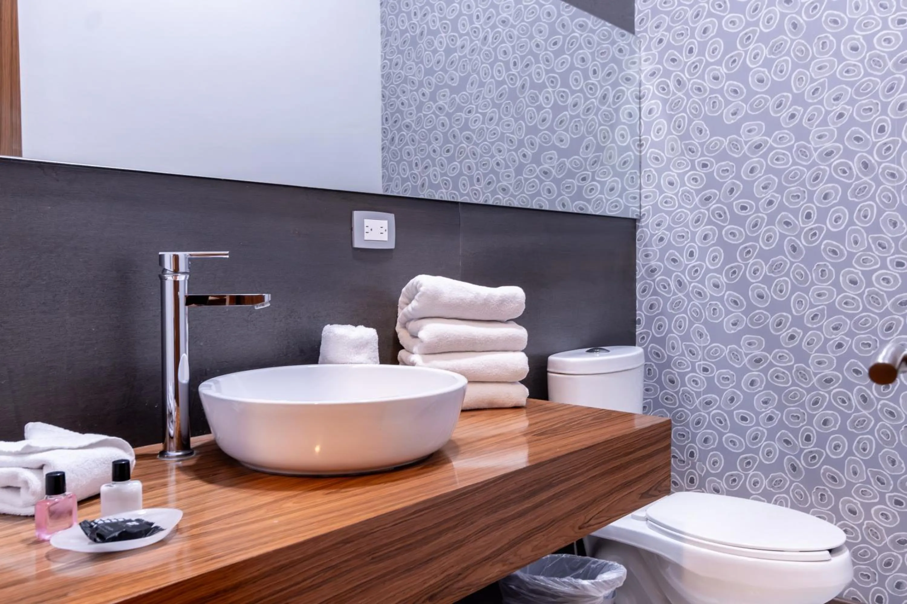 Bathroom in Urban Puebla by Grupo Amber