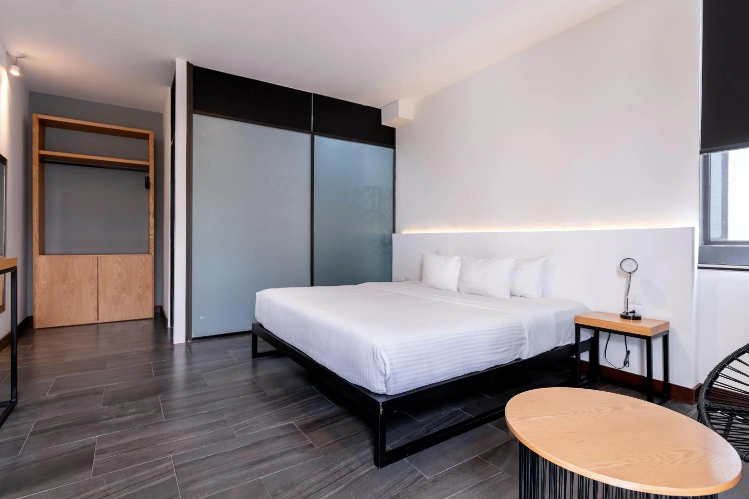Junior Suite in Urban Puebla by Grupo Amber