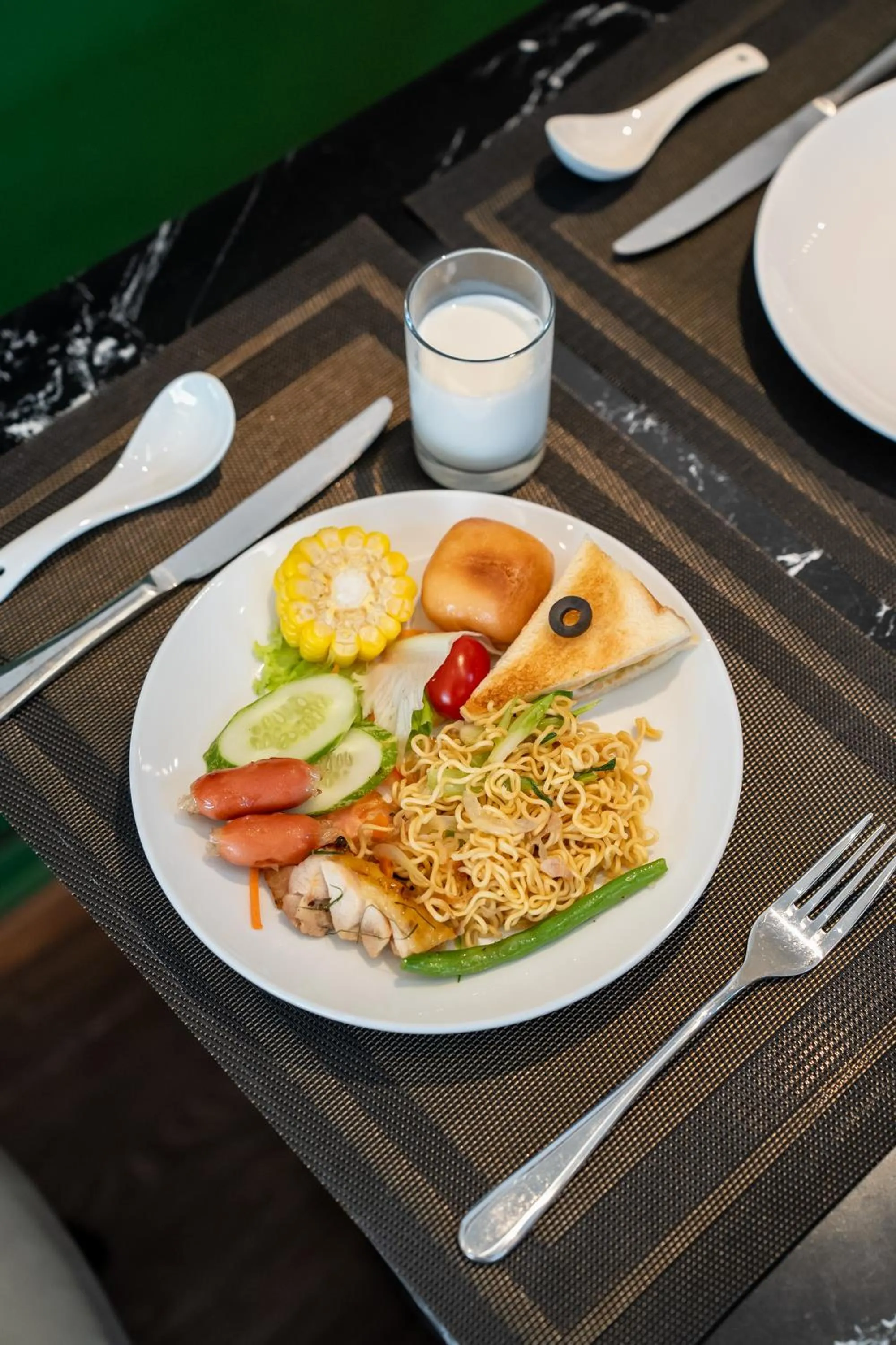 Restaurant/places to eat in 3T Hotel Hanoi