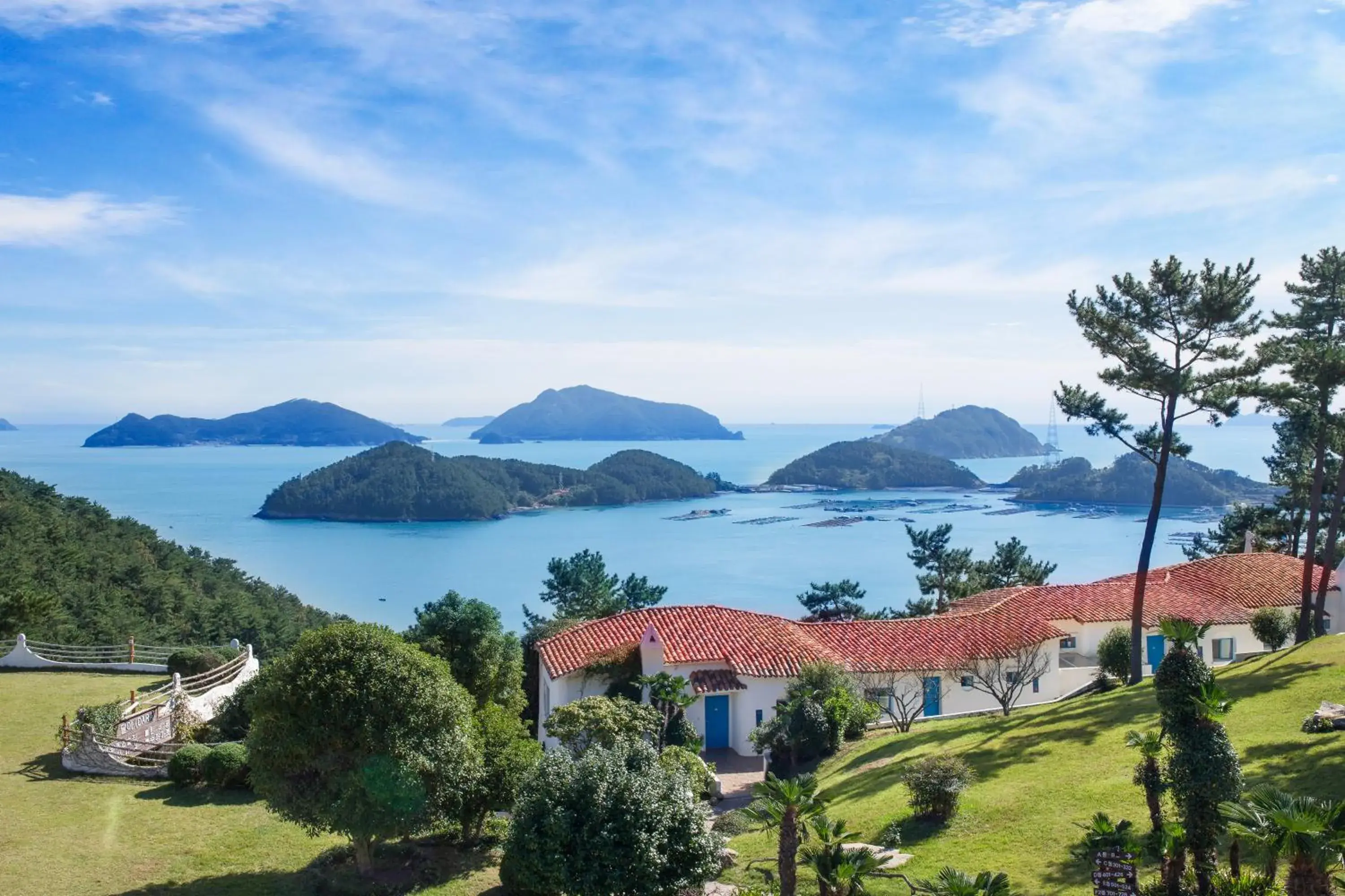 Property building in Club ES Tongyeong Resort Property building in Club ES Tongyeong Resort