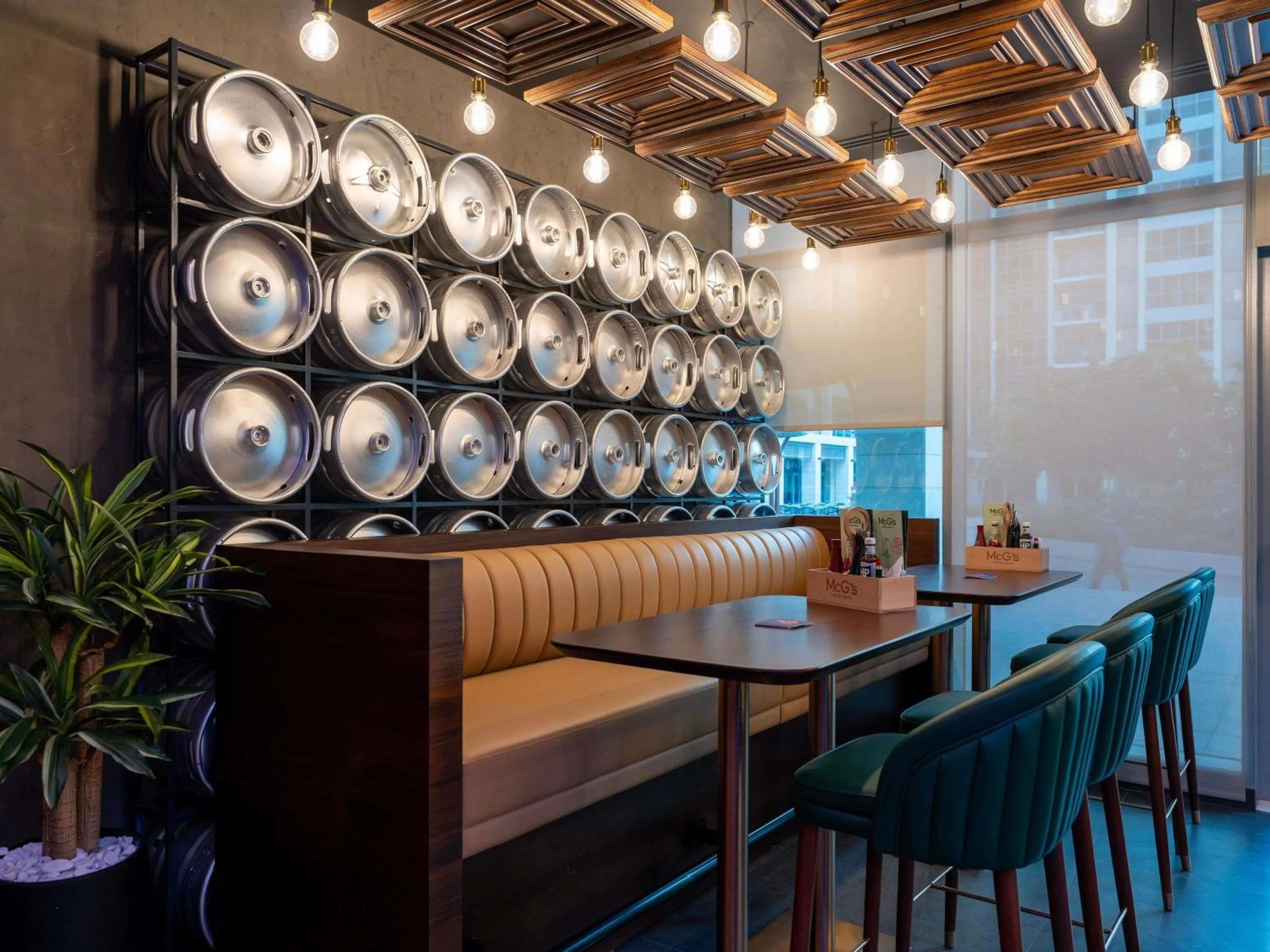 Lounge or bar in Novotel Dubai Gold District