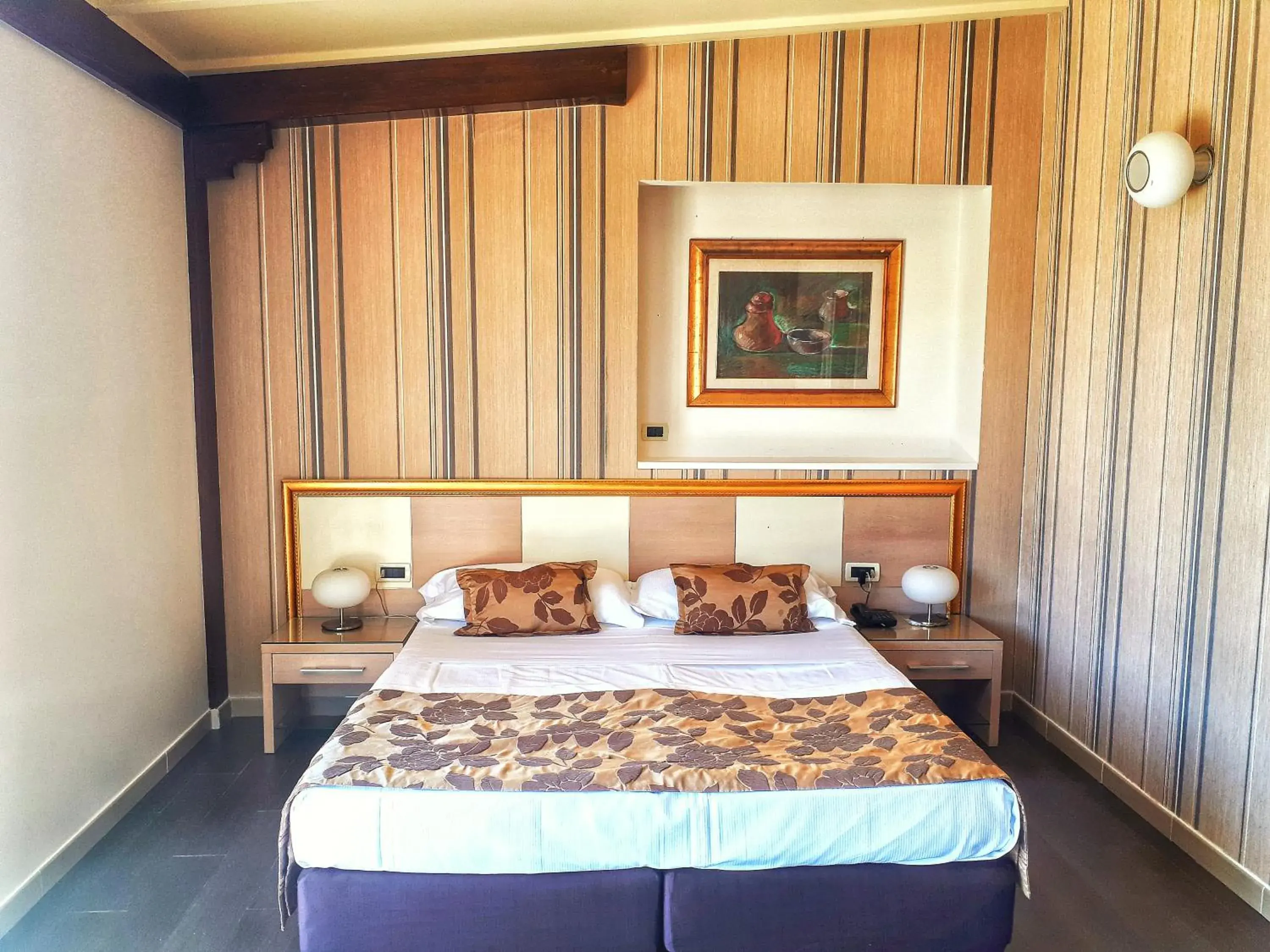 Decorative detail, Bed in Hotel Le Chevalier Decorative detail, Bed in Hotel Le Chevalier