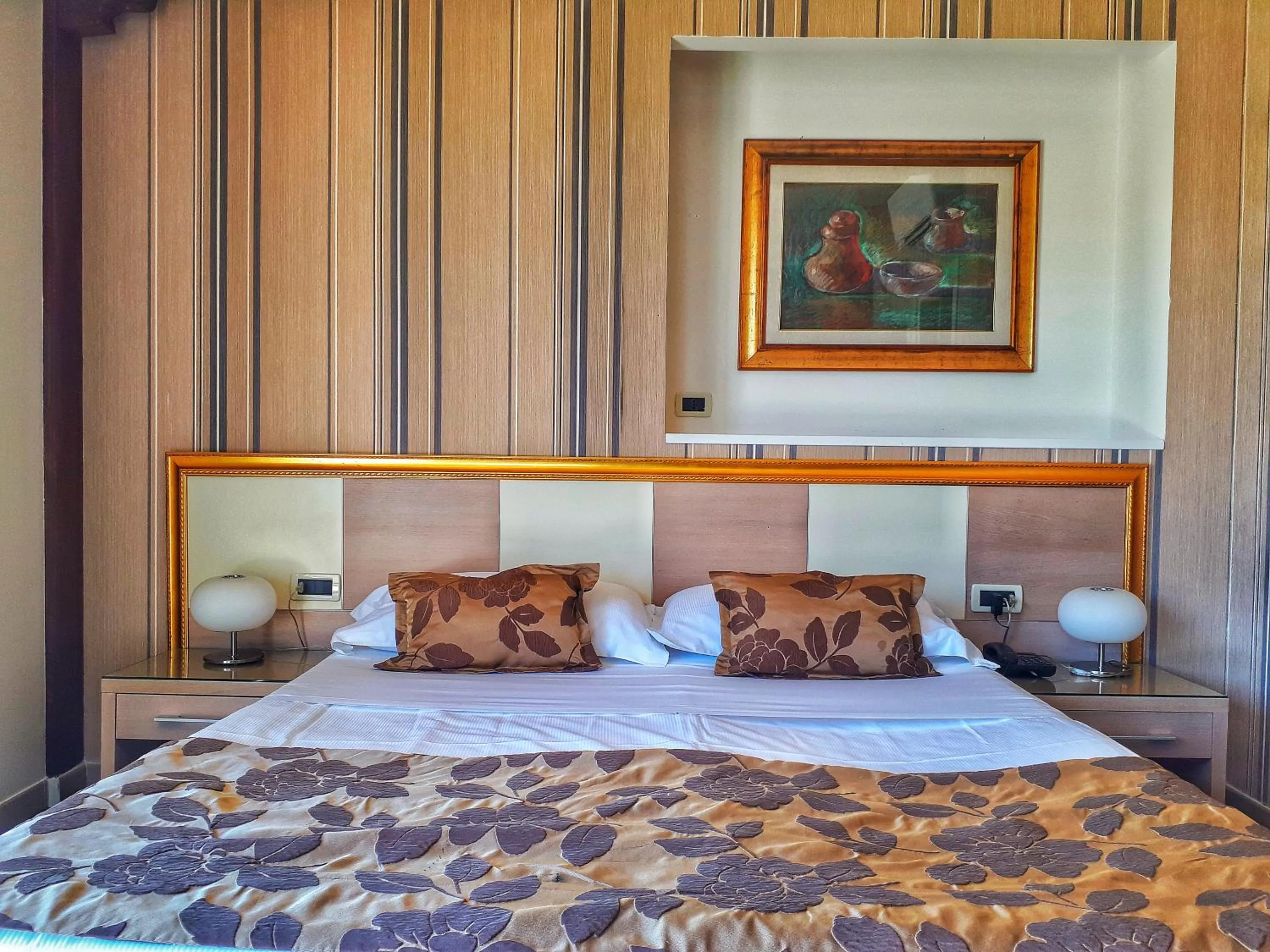 Decorative detail, Bed in Hotel Le Chevalier