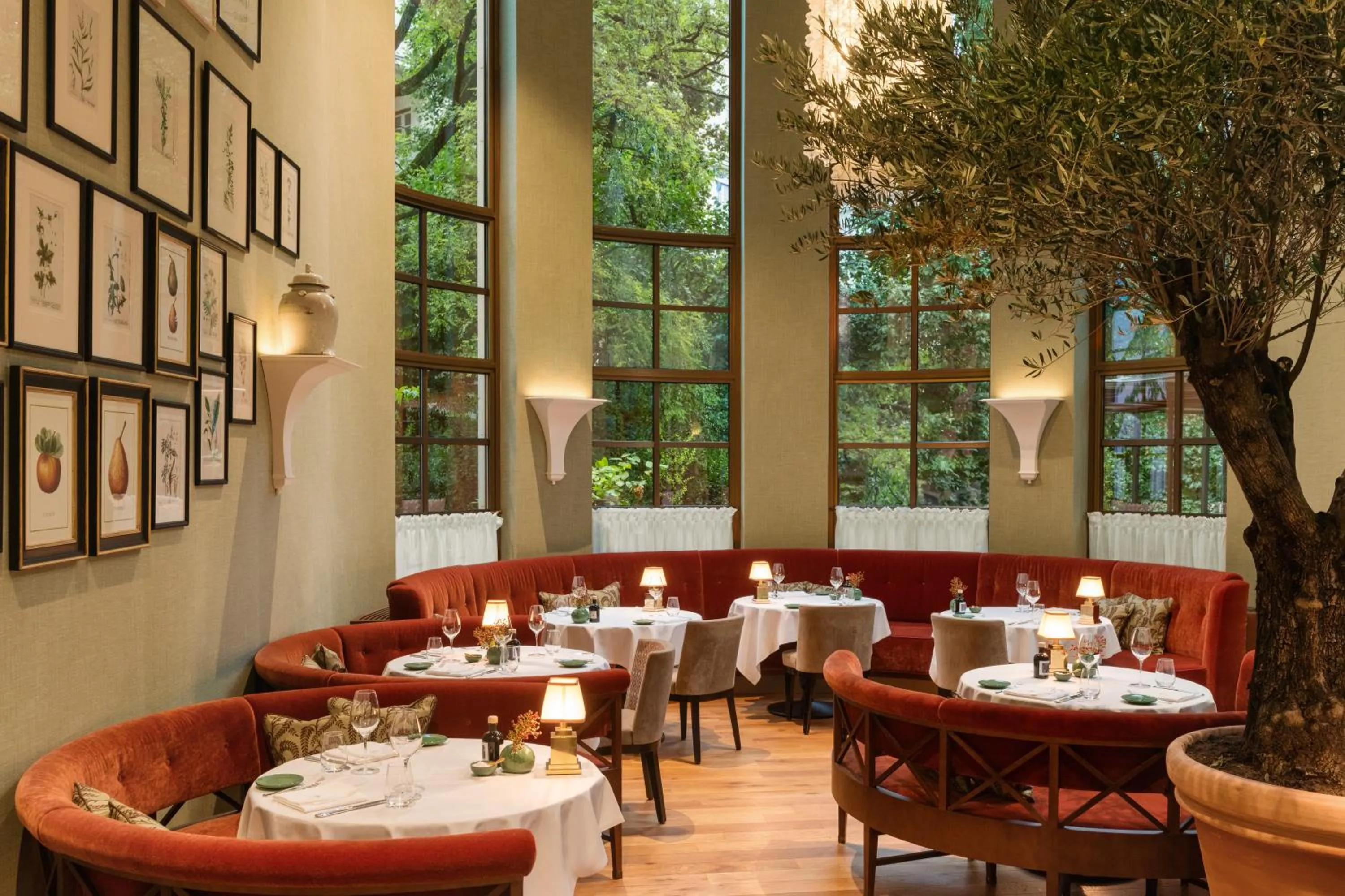 Restaurant/places to eat in Rocco Forte The Charles Hotel