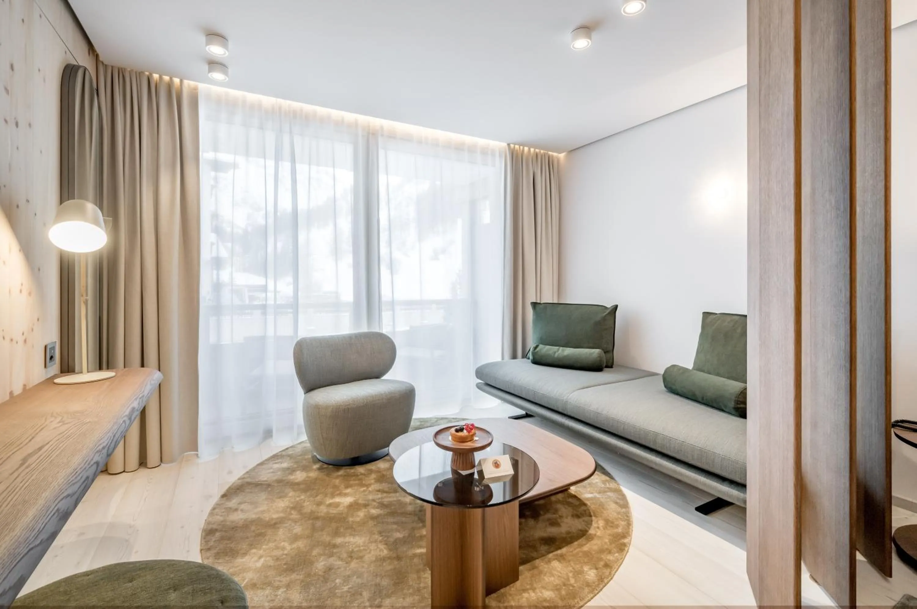 Photo of the whole room in Relais & Châteaux Chasa Montana