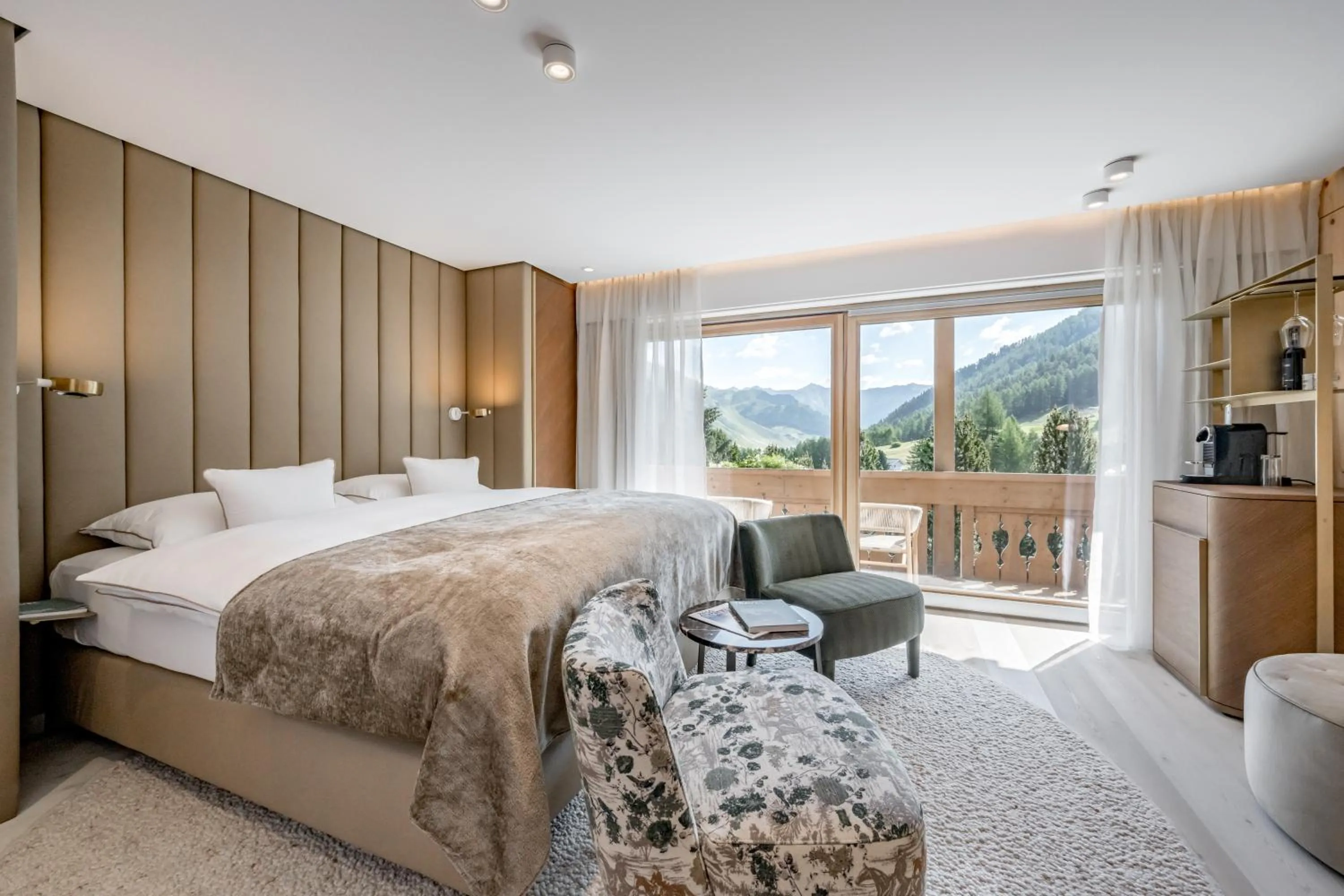 Photo of the whole room, Bed in Relais & Châteaux Chasa Montana