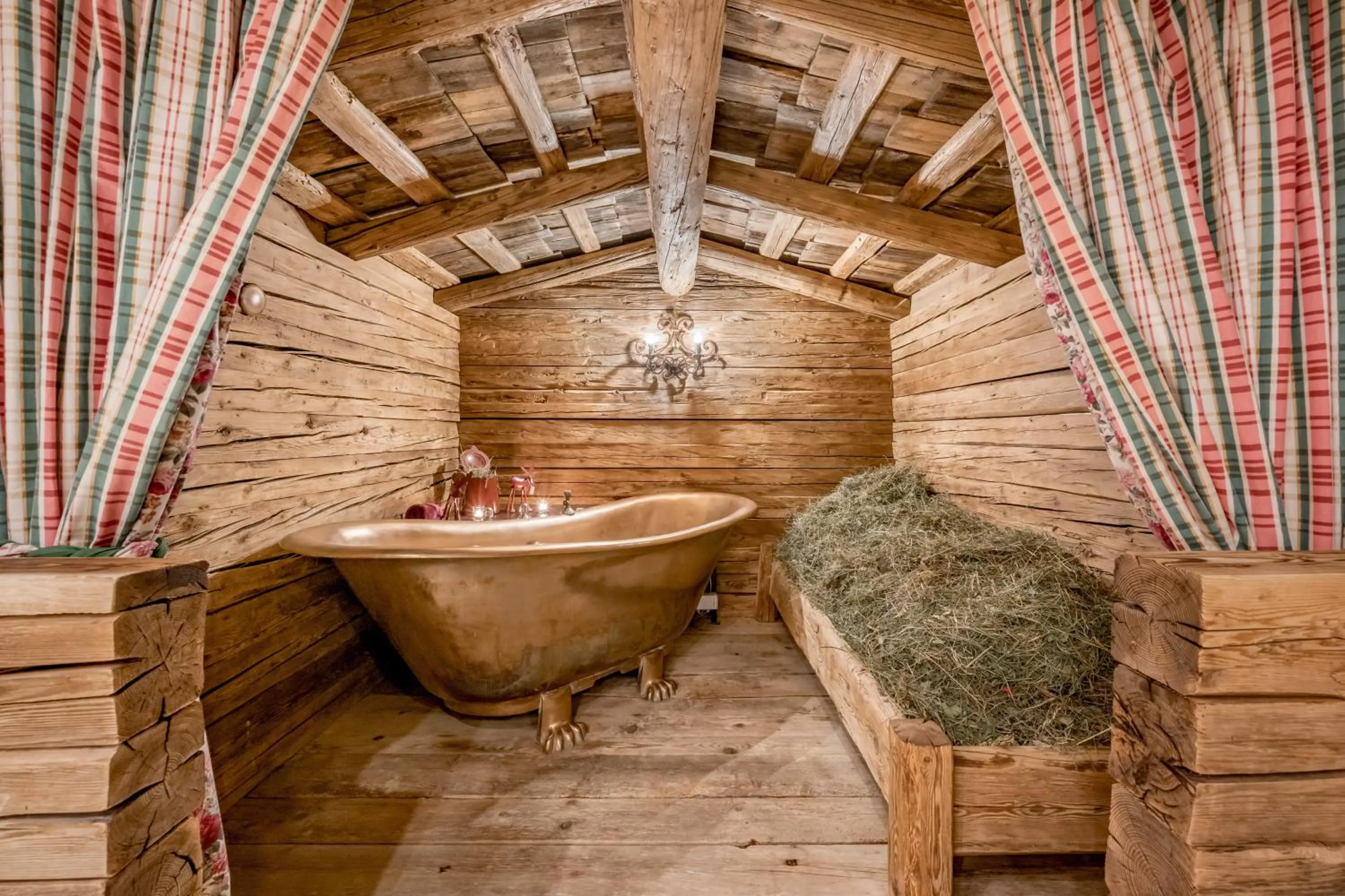Spa and wellness centre/facilities in Relais & Châteaux Chasa Montana