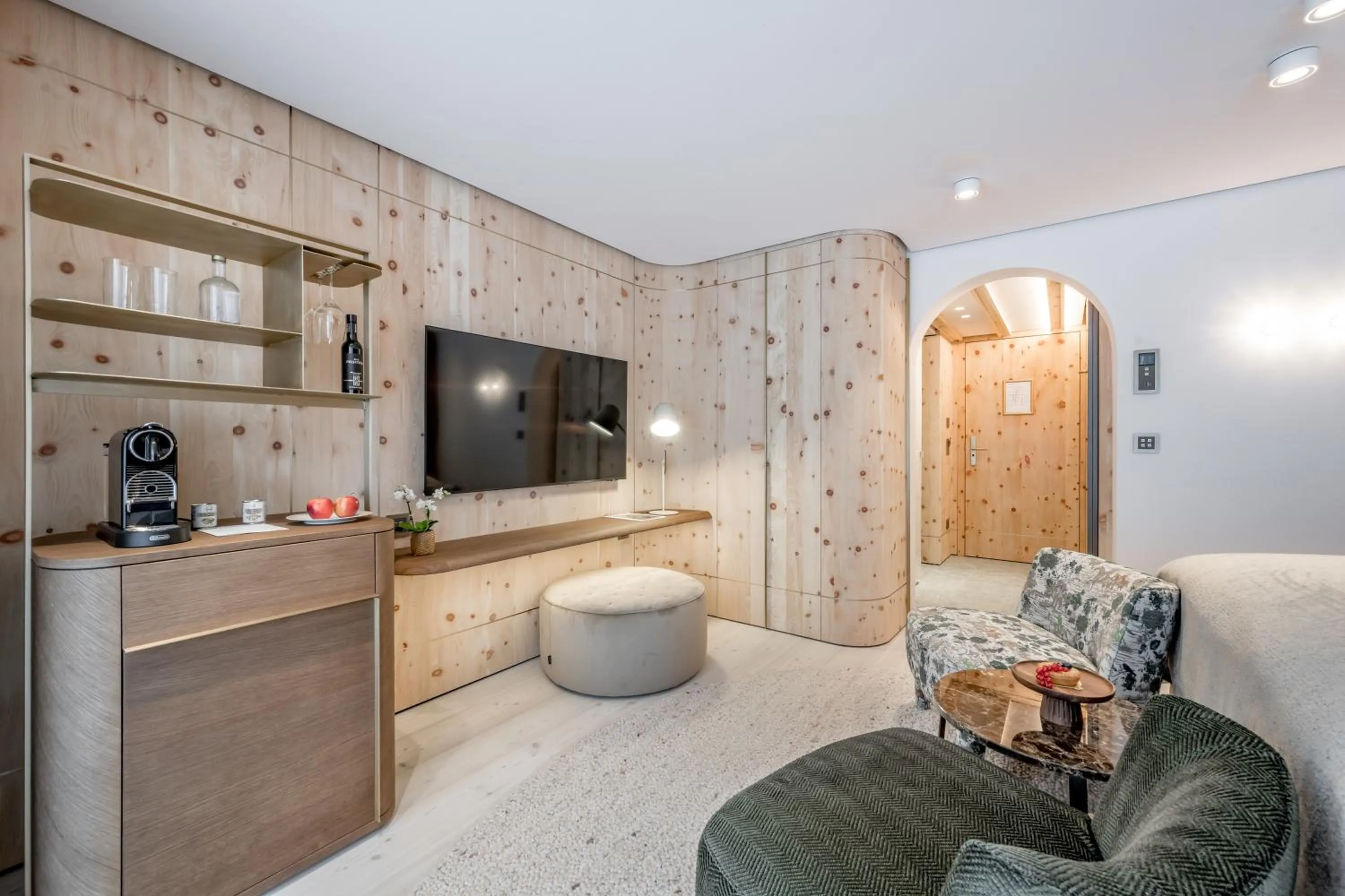 Photo of the whole room in Relais & Châteaux Chasa Montana