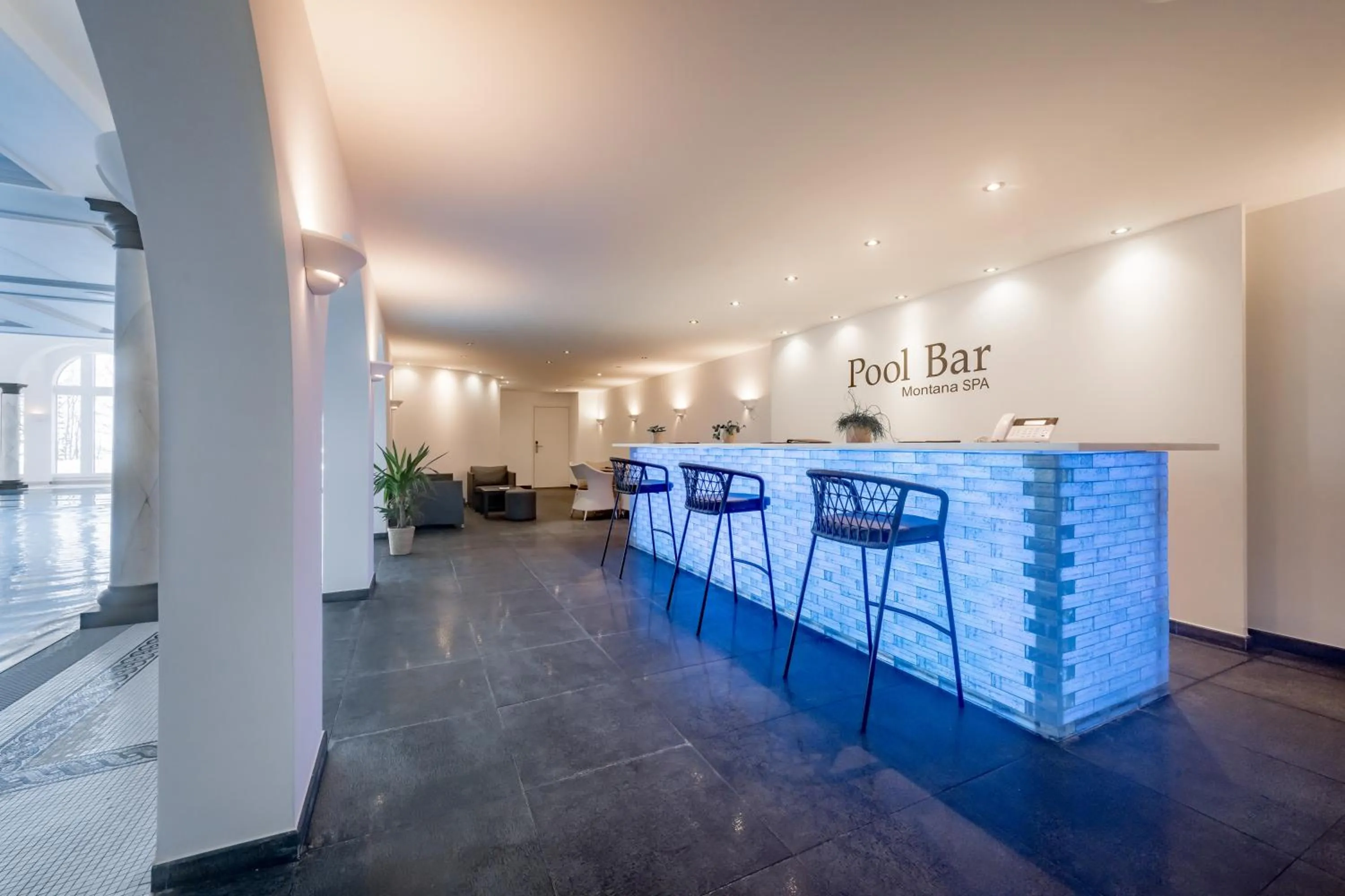 Swimming pool in Relais & Châteaux Chasa Montana