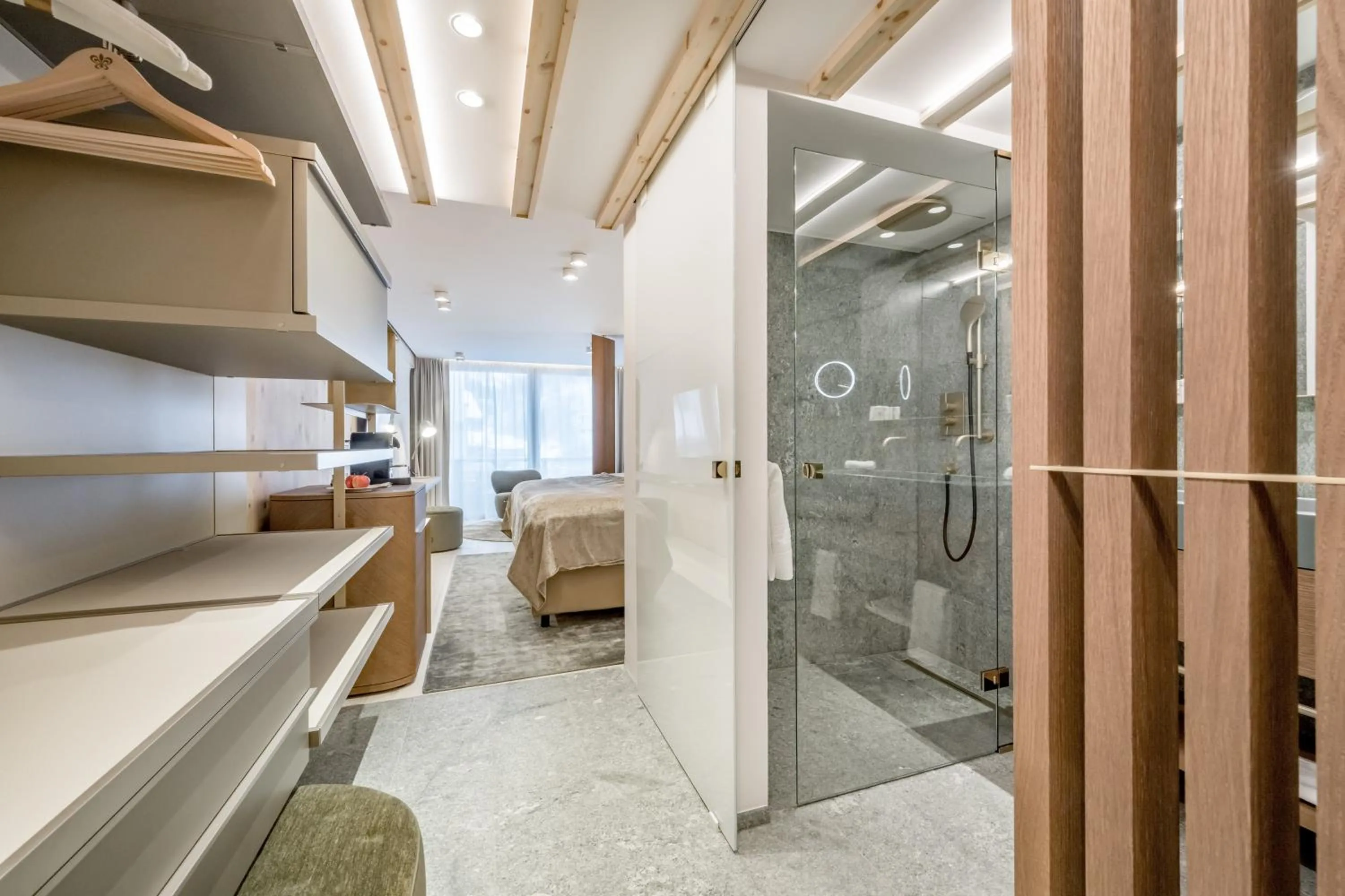 Photo of the whole room in Relais & Châteaux Chasa Montana